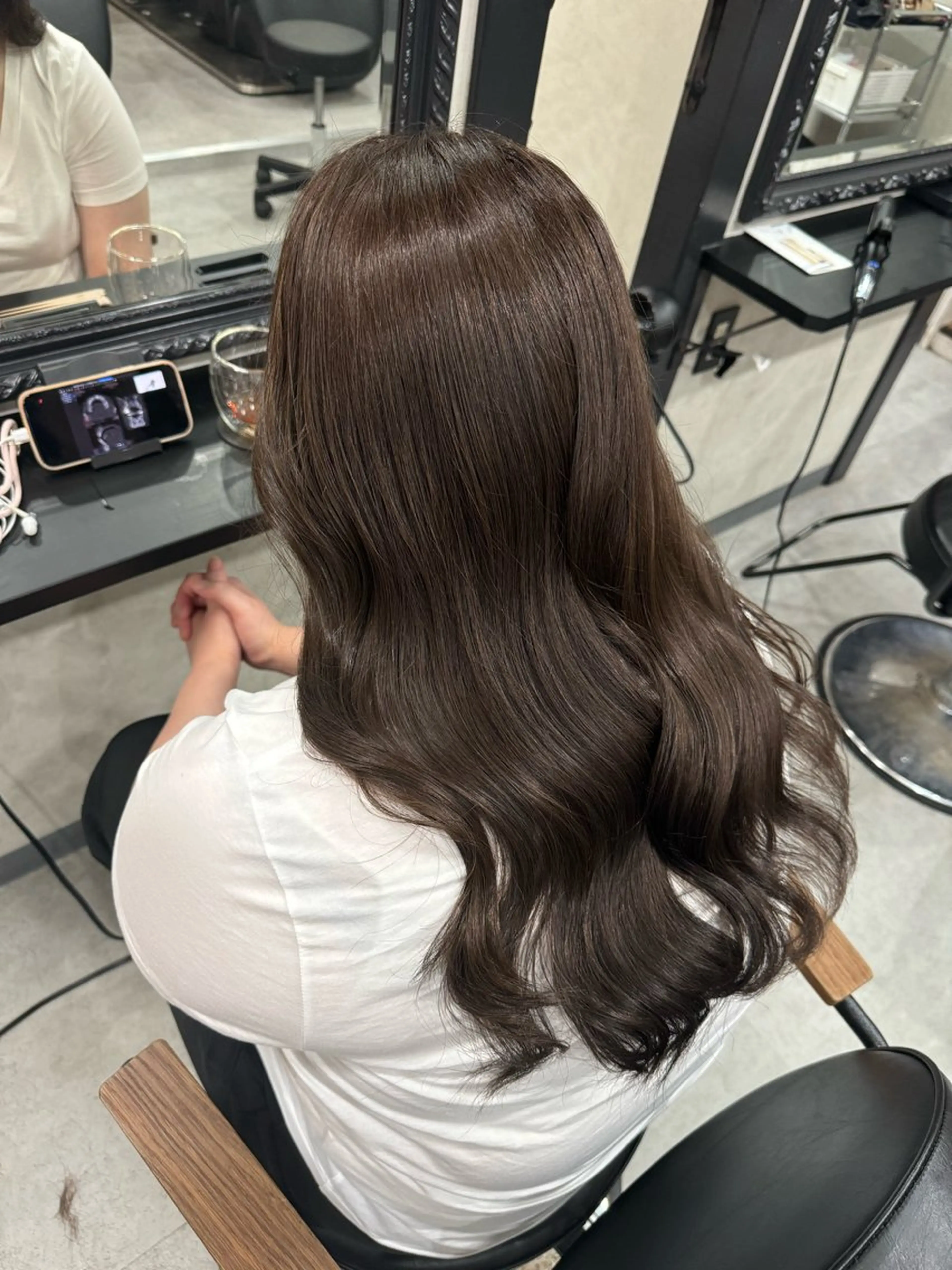 ロング カラー ベージュカラー ブリーチ グレージュ ブリーチなしカラー 顔周りカット カット ヘアカラー トリートメント 井本翔太.髪質改善. ベージュ.グレージュのヘアスタイル