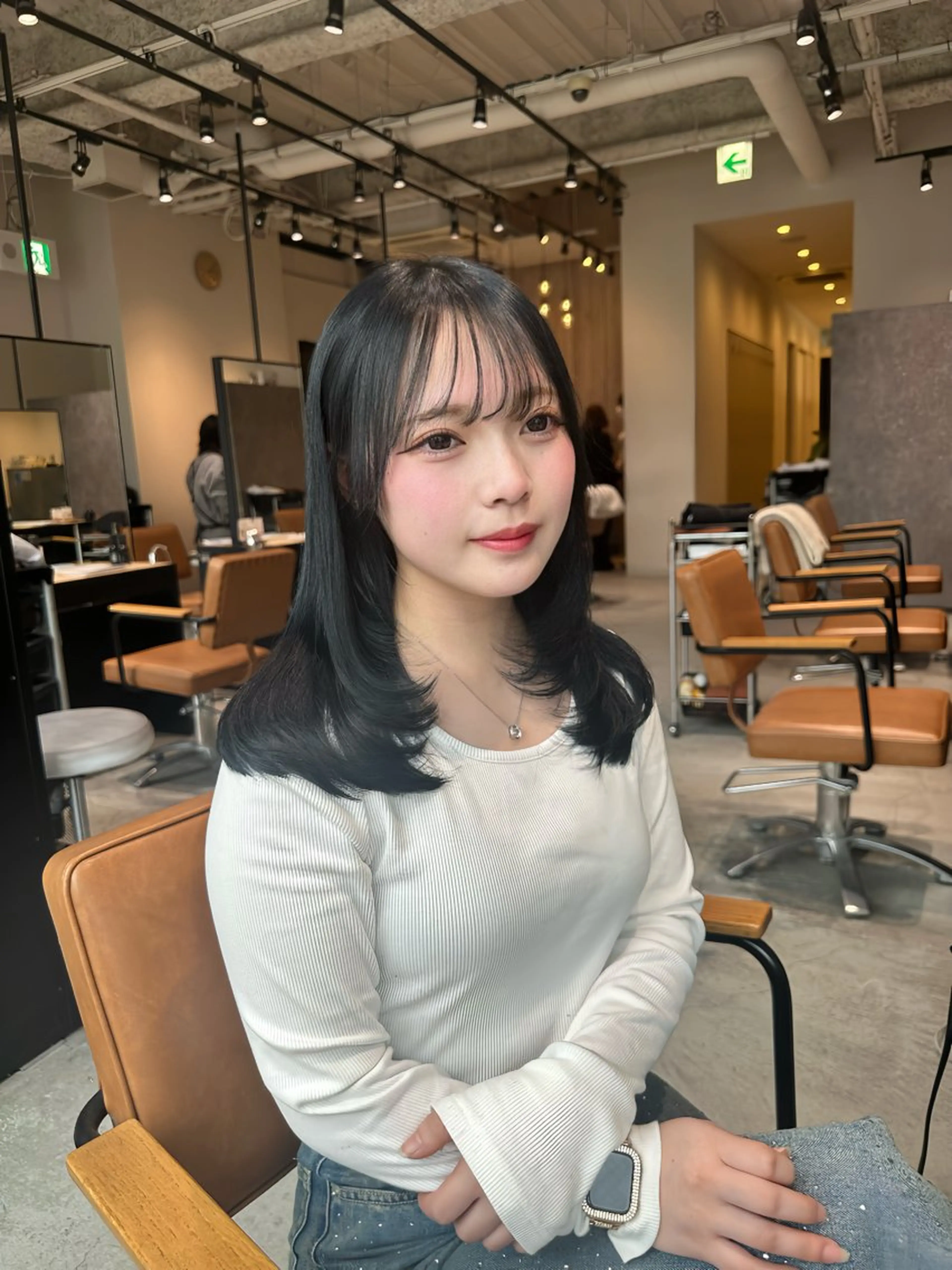 セミロング カラー 韓国レイヤーカット 透明感カラー冨田那樹のヘアスタイル