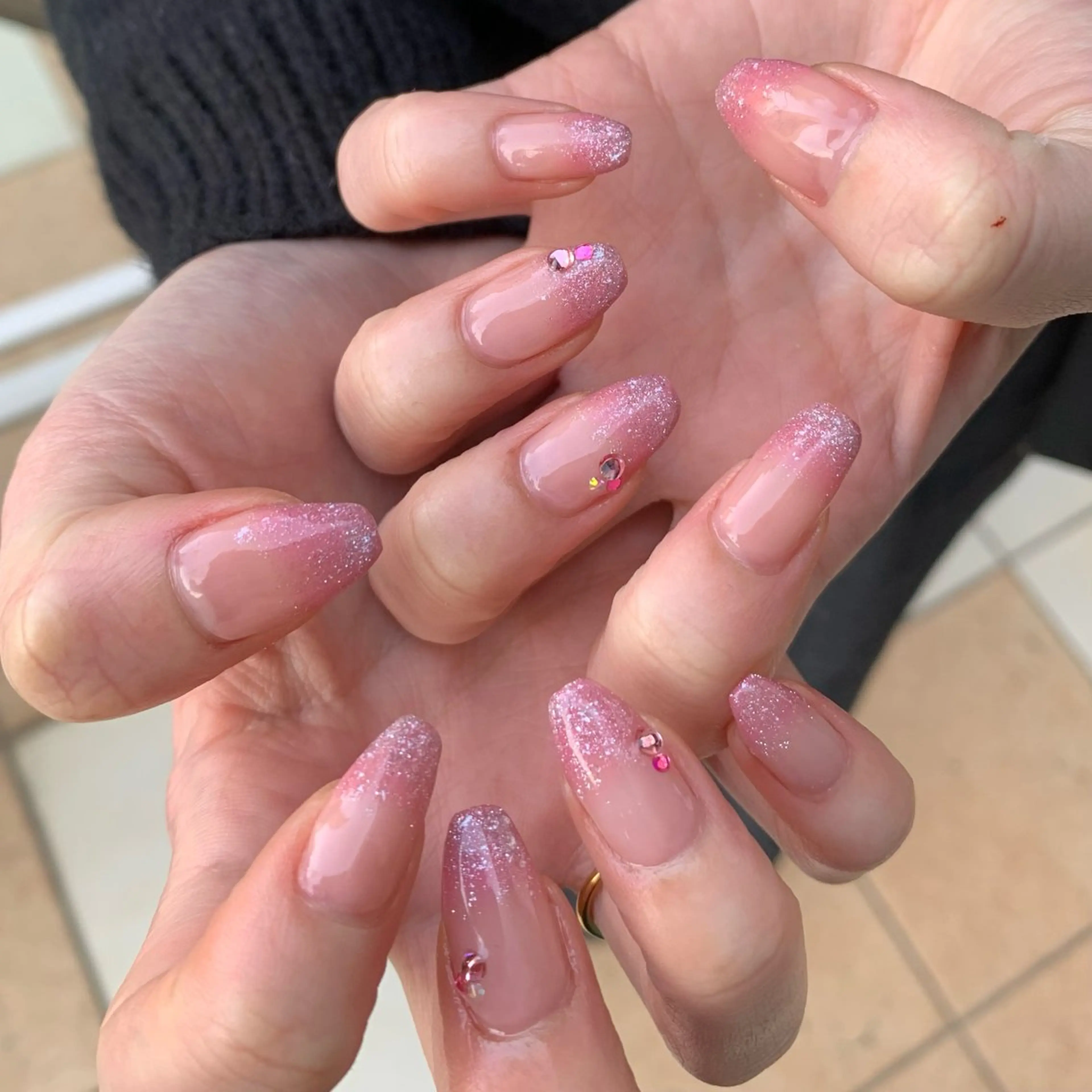 ネイル ジェルネイル グラデーション ラメ(グリッター) ラメグラデーション パラジェル YUKIMO🍎名駅 /ニュアンスのネイルデザイン