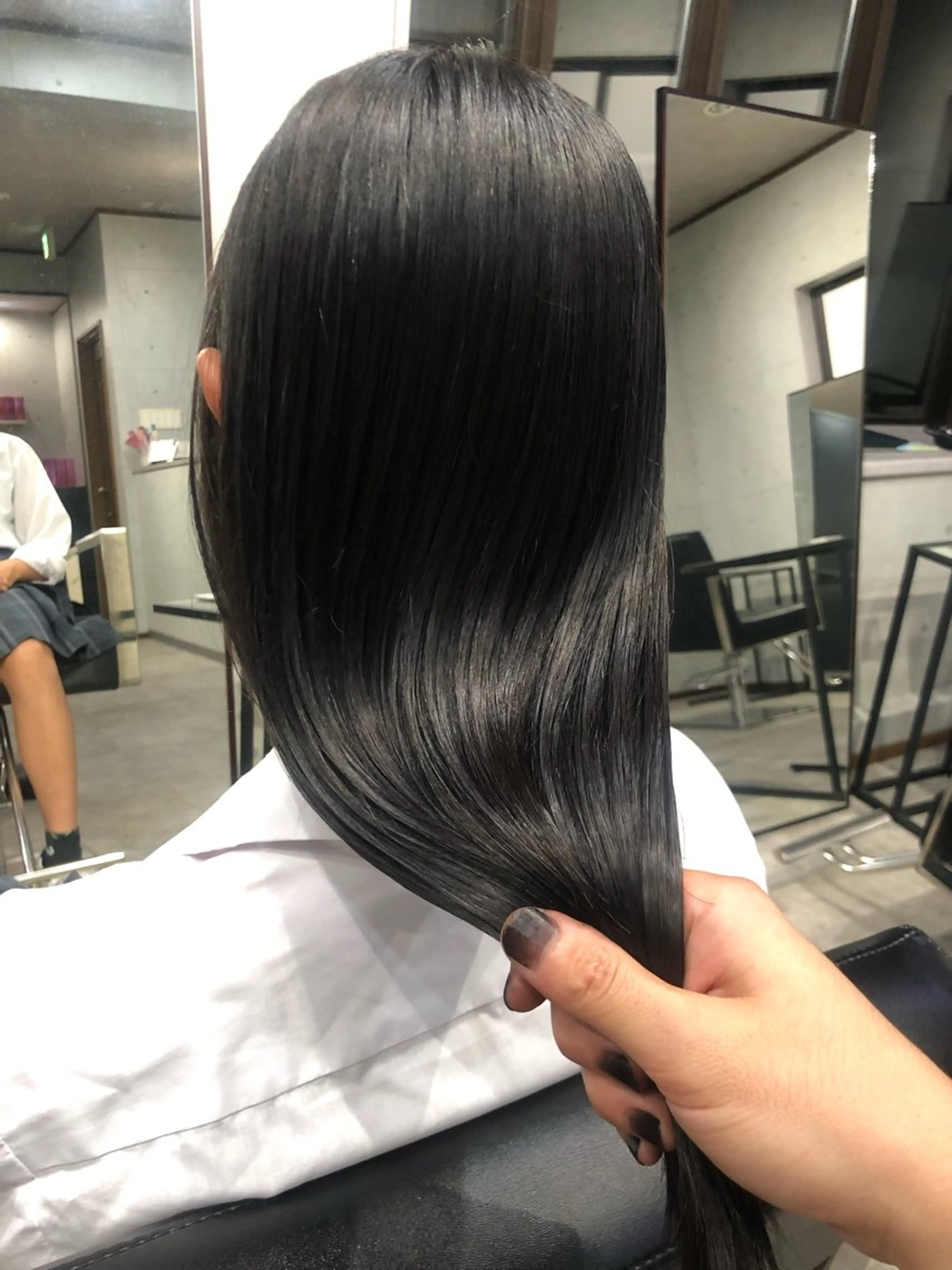 ロング ボブ くびれヘア くせ毛 髪質改善 切りっぱなしロブ カット 縮毛矯正 トリートメント REVE美容室 REVEマツエクのヘアスタイル