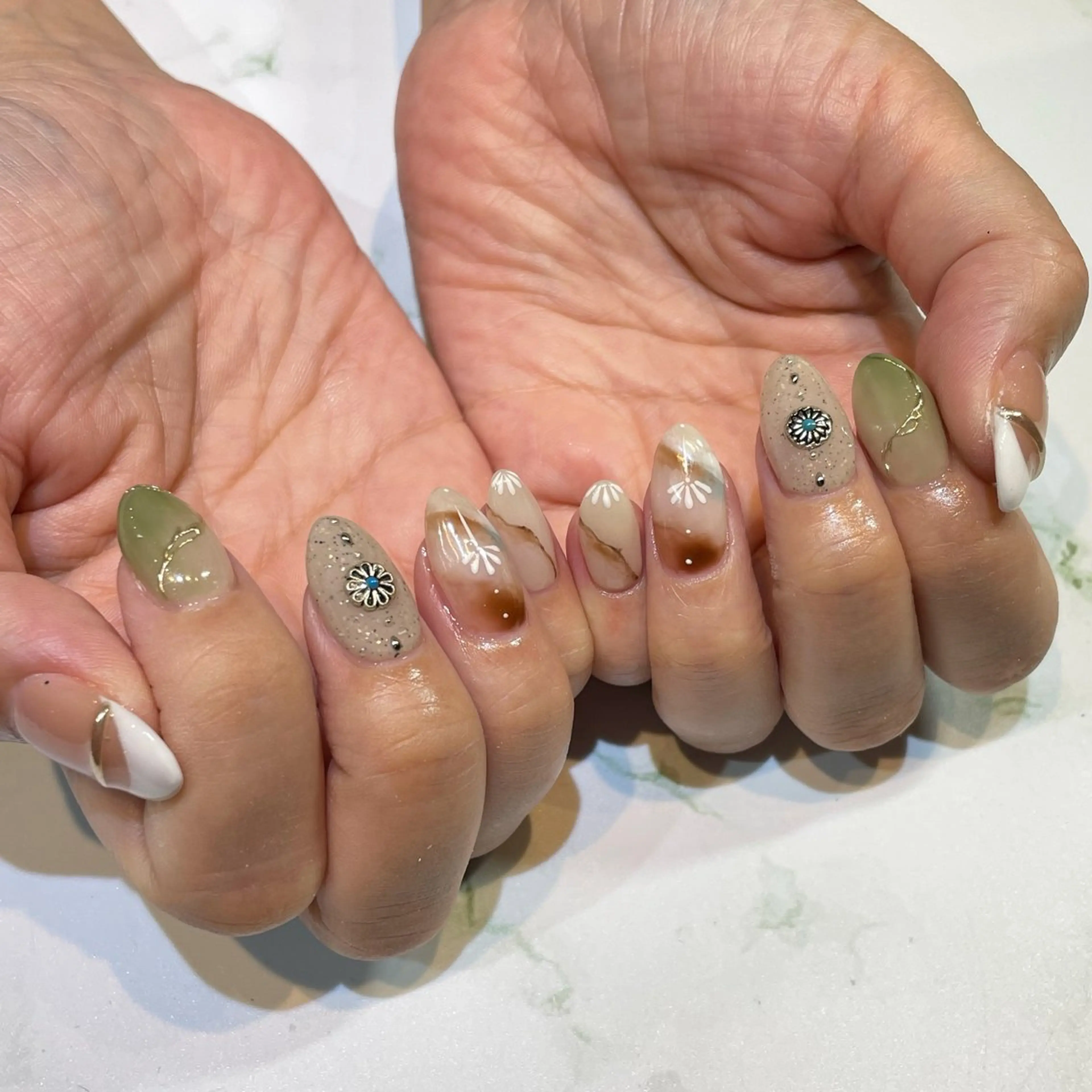 ネイル フラッシュネイル フットネイル ジェルネイル マグネットネイル ニュアンスネイル 糀屋 彩奈のネイルデザイン