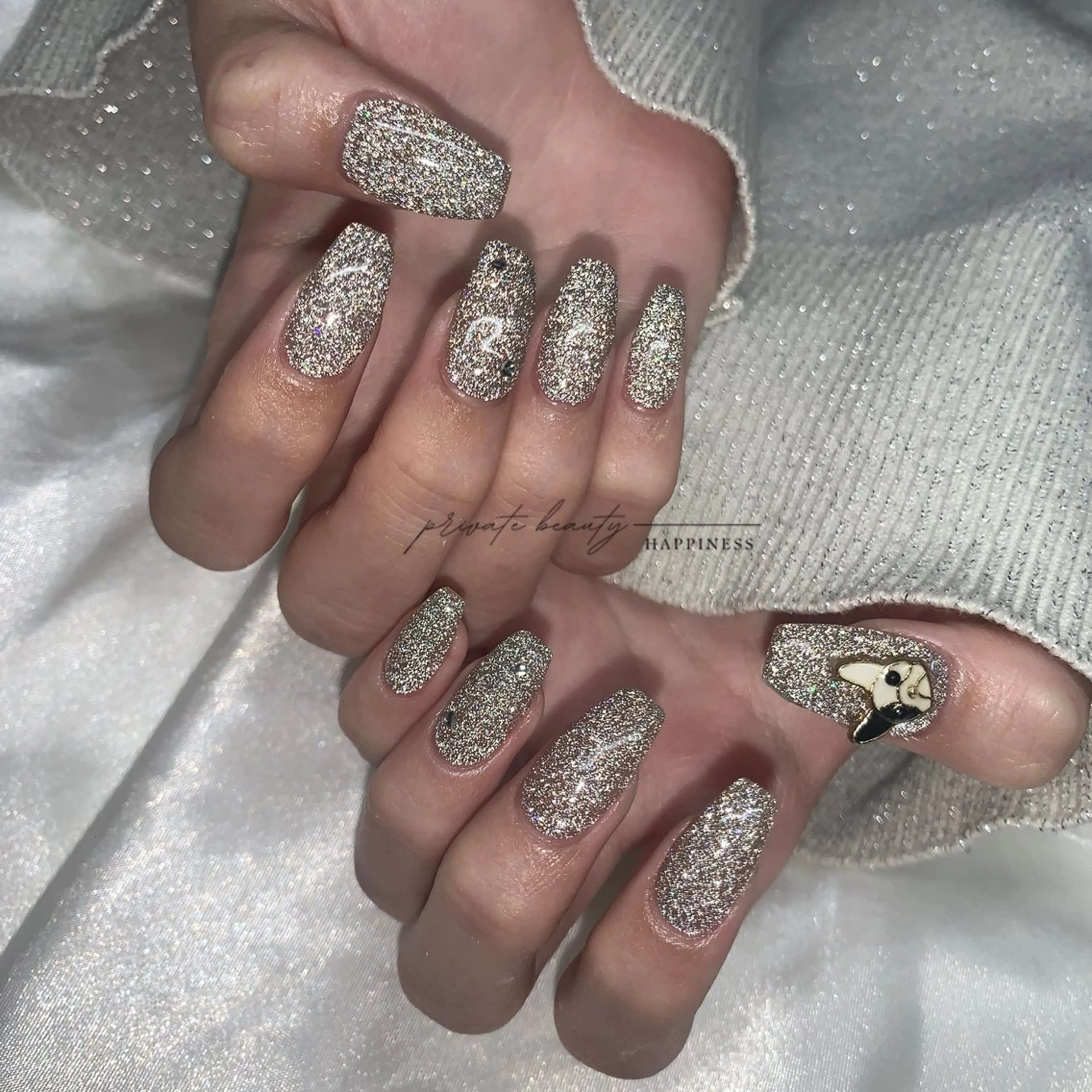 ネイル 長さ出し フラッシュネイル 卒業式 キラキラネイル ロングネイル ハンドネイル happiness nailのネイルデザイン