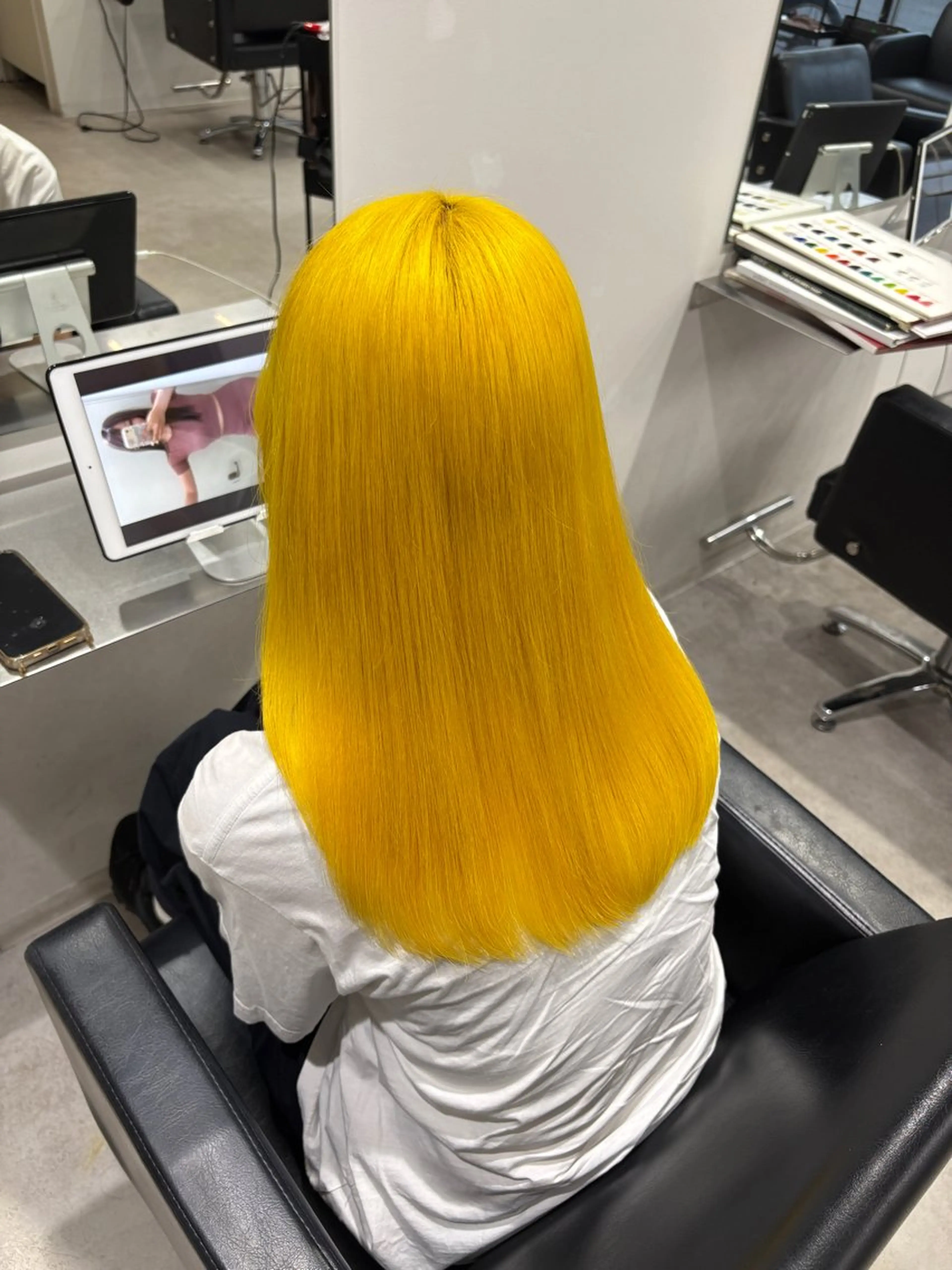 ロング イエローカラー ヘアカラー トリートメント MIHO☾·̩͙⋆ Kroのヘアスタイル