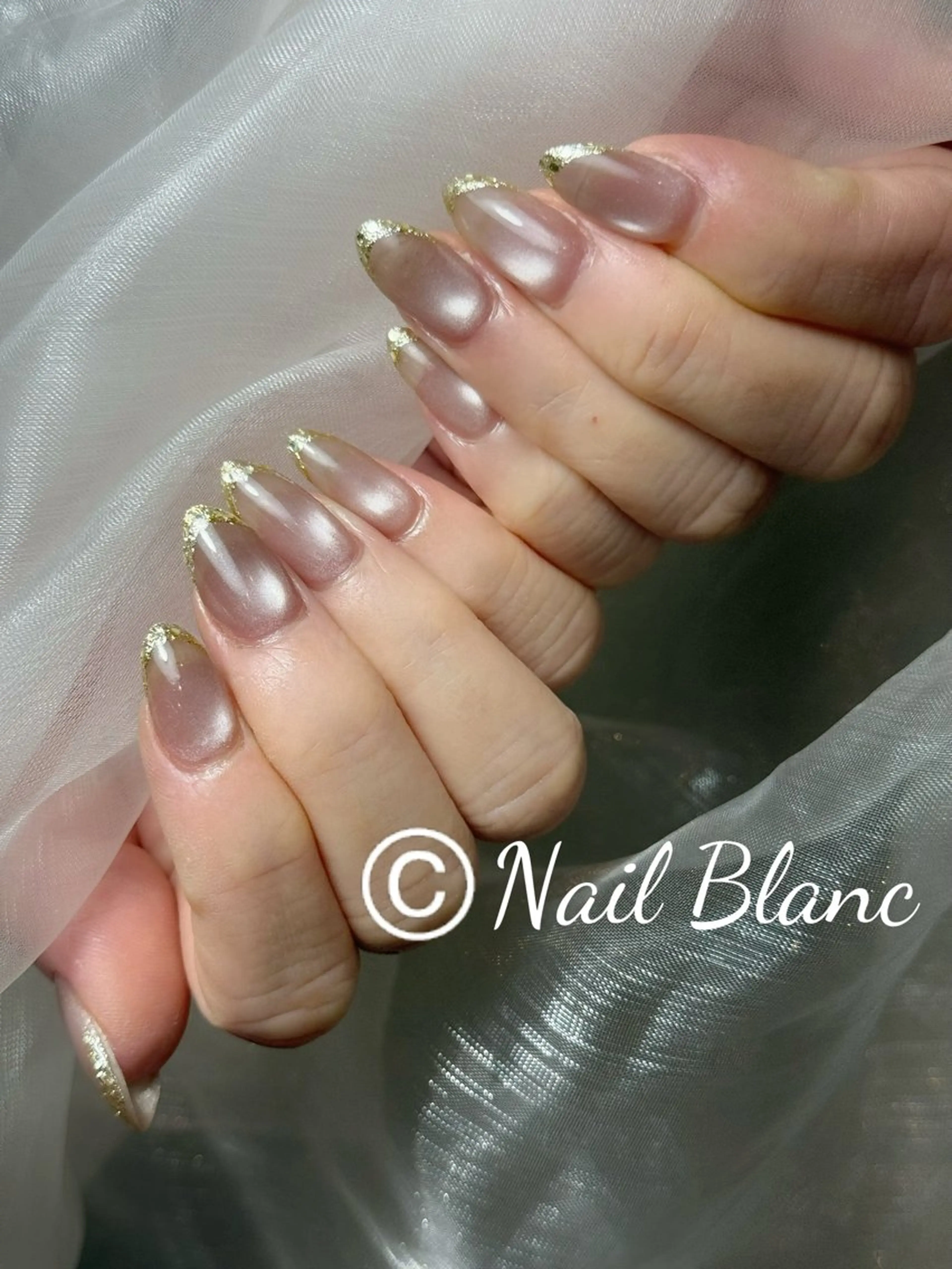 ネイル フレンチネイル ジェルネイル ガラスフレンチ ゴールド ラメ(グリッター) ハンドネイル Kurehashi Yui🧸のネイルデザイン