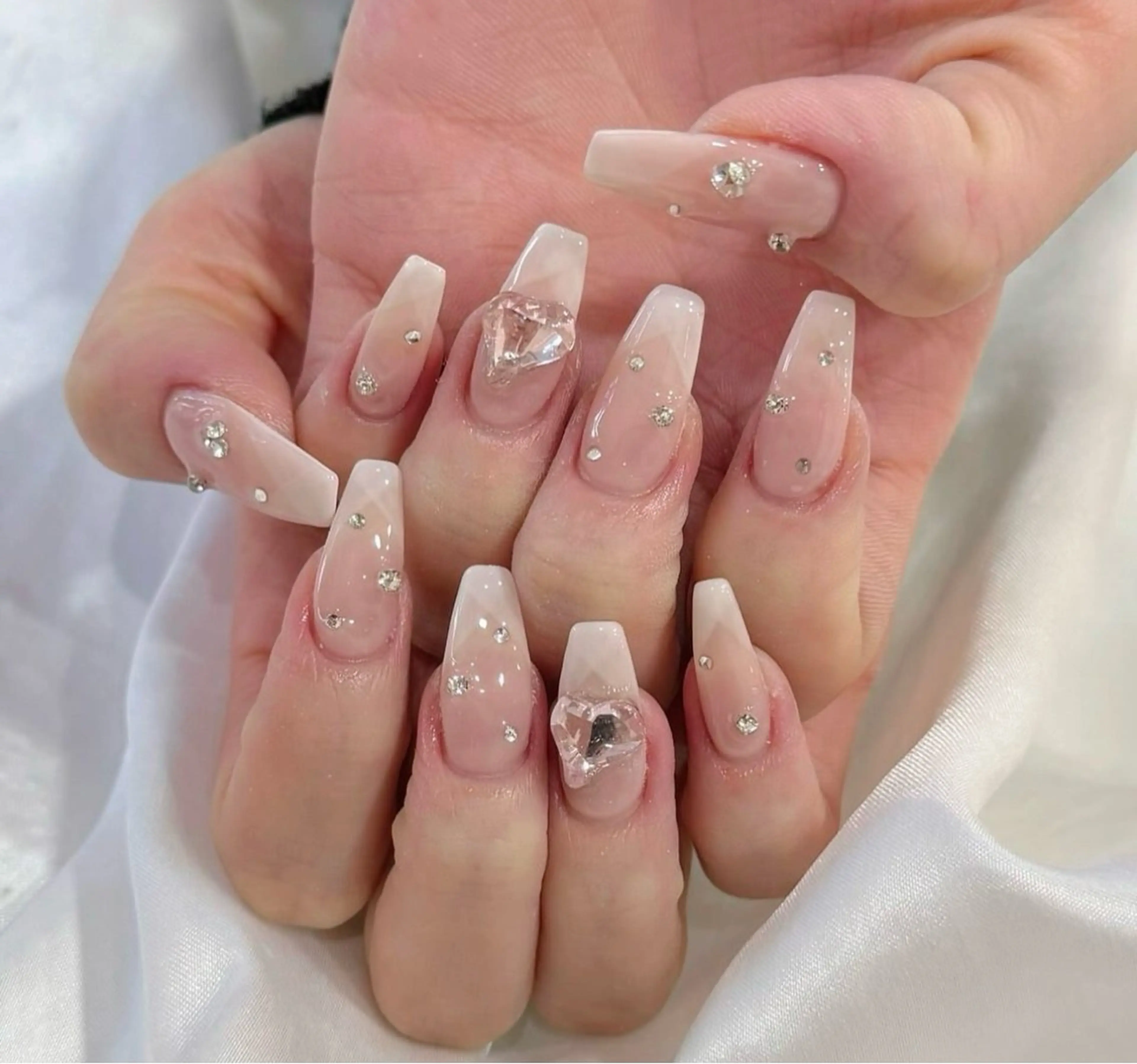 ネイル グラデーション キラキラネイル ワンカラーネイル 冬ネイル Jenn Nail Salonのネイルデザイン