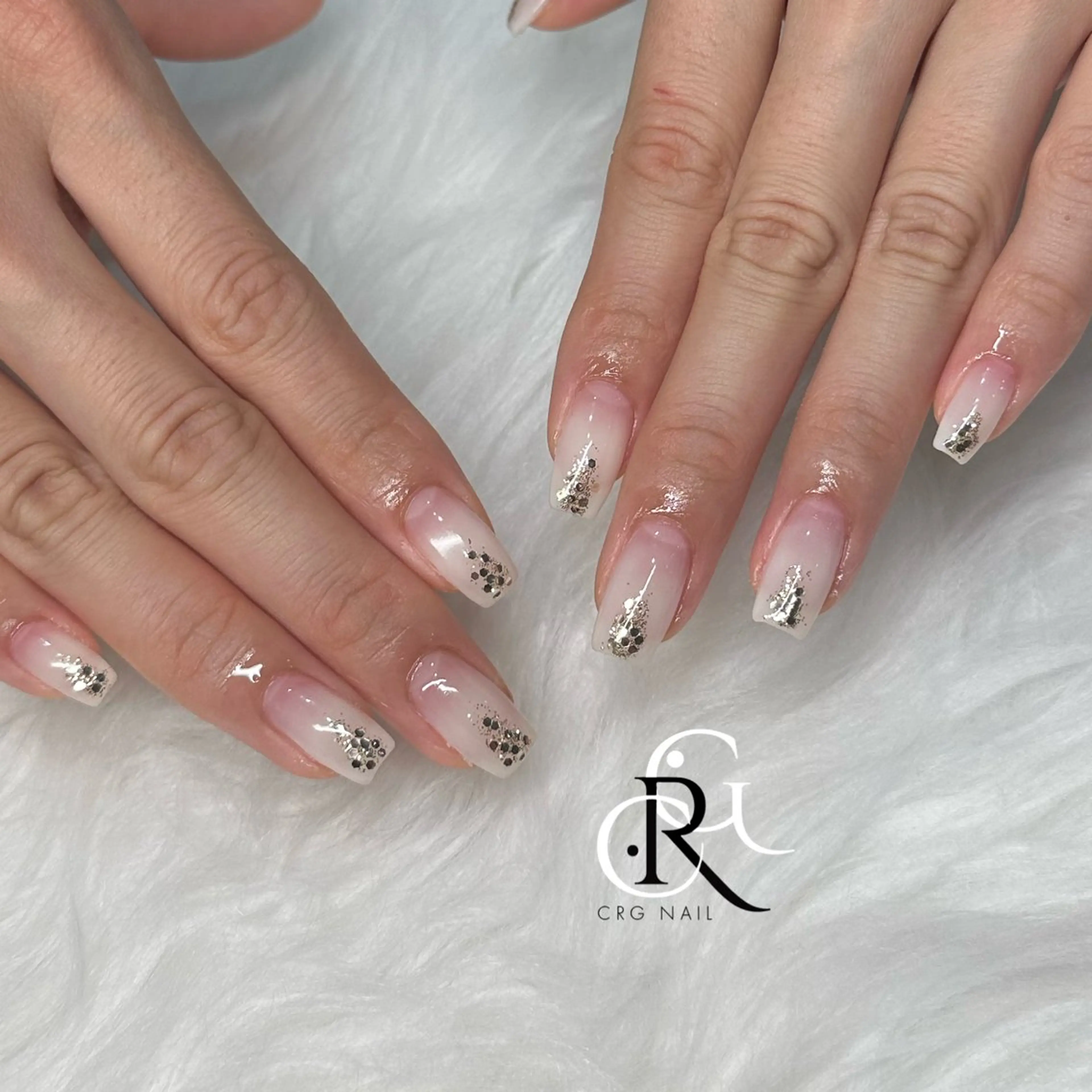 ネイル ゴールド グラデーション ラメ(グリッター) ハンドネイル 美フォルム✨ CRG　RURIのネイルデザイン