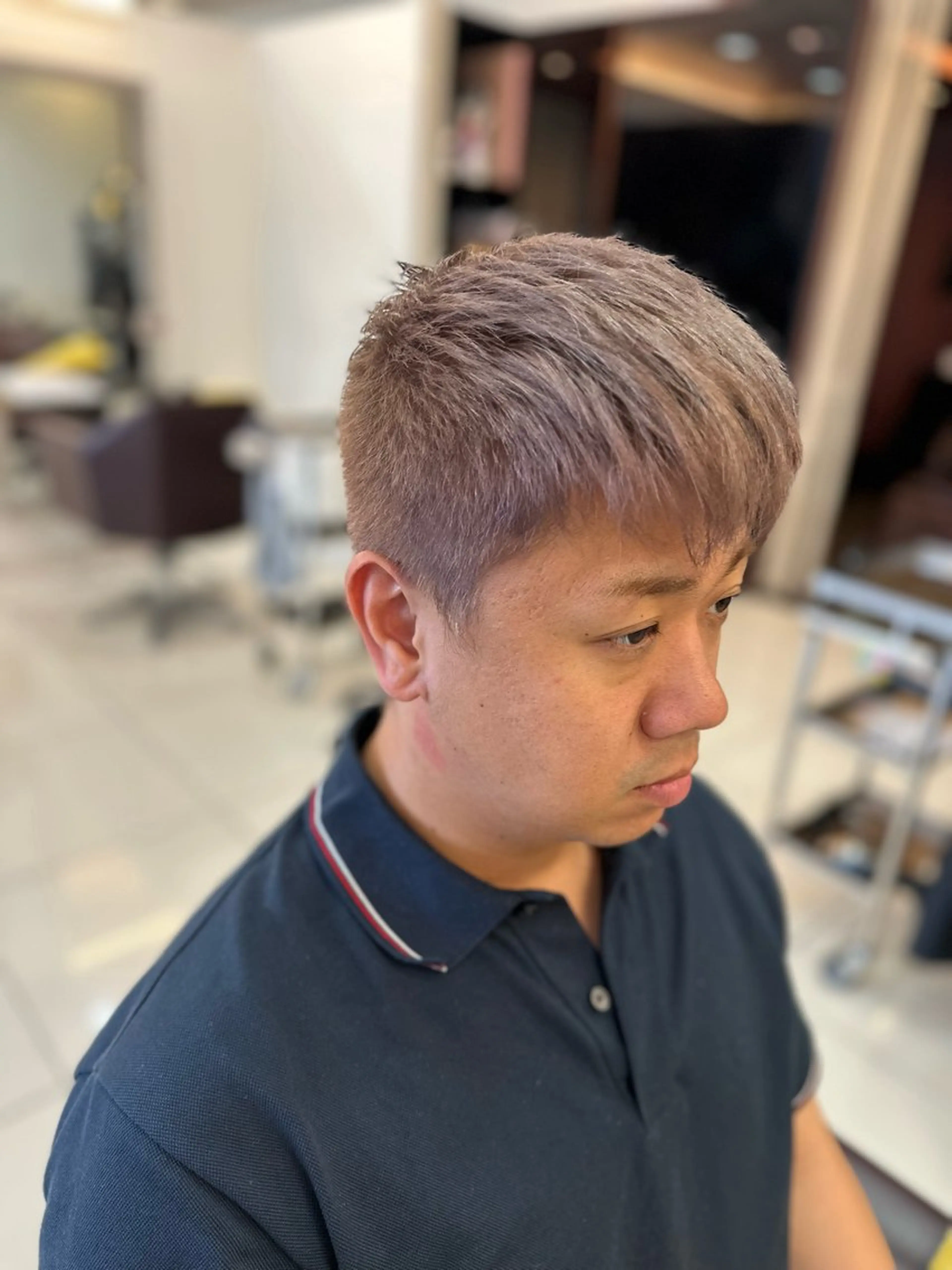 カラー ベージュカラー ブリーチ シルバー シルバーベージュ 石井 麻鈴のヘアスタイル