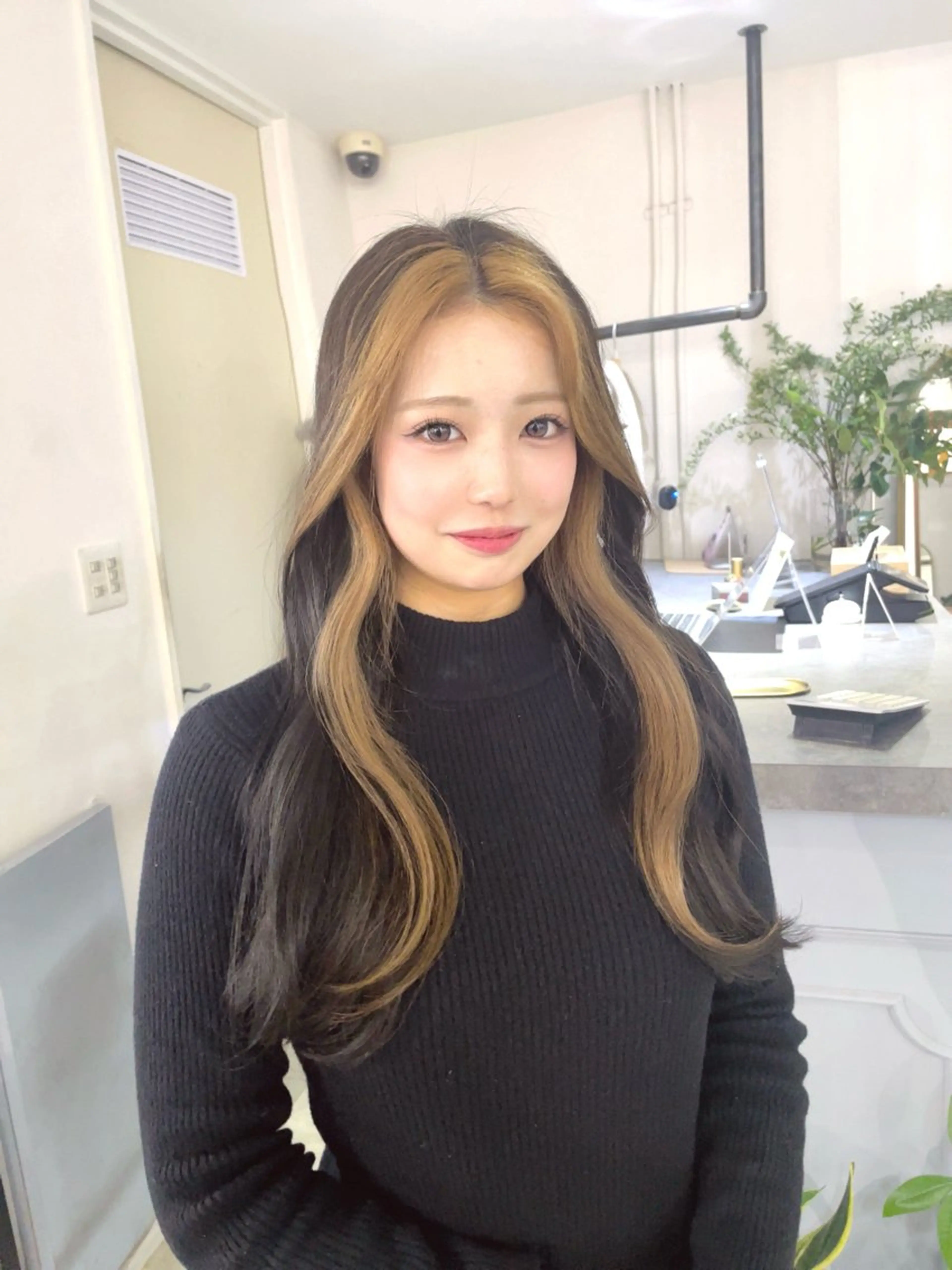 ロング カラー ミストバング ブリーチ デザインカラー  フェイスフレーミング ヘアカラー トリートメント 🩵ハイトーン/ レイヤーYUZU🩵のヘアスタイル