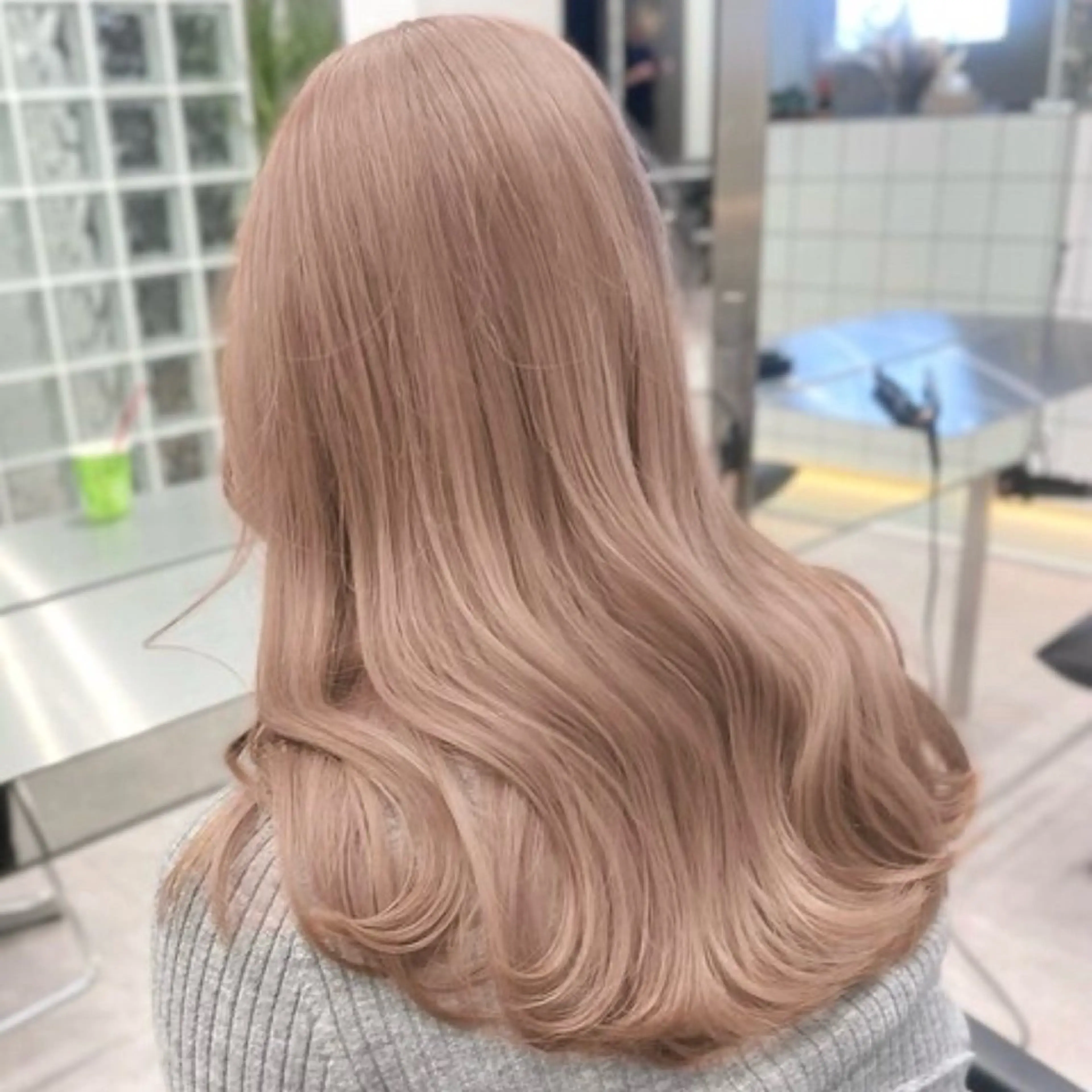 ロング ハイトーン/ベージュ /流星💫のヘアスタイル