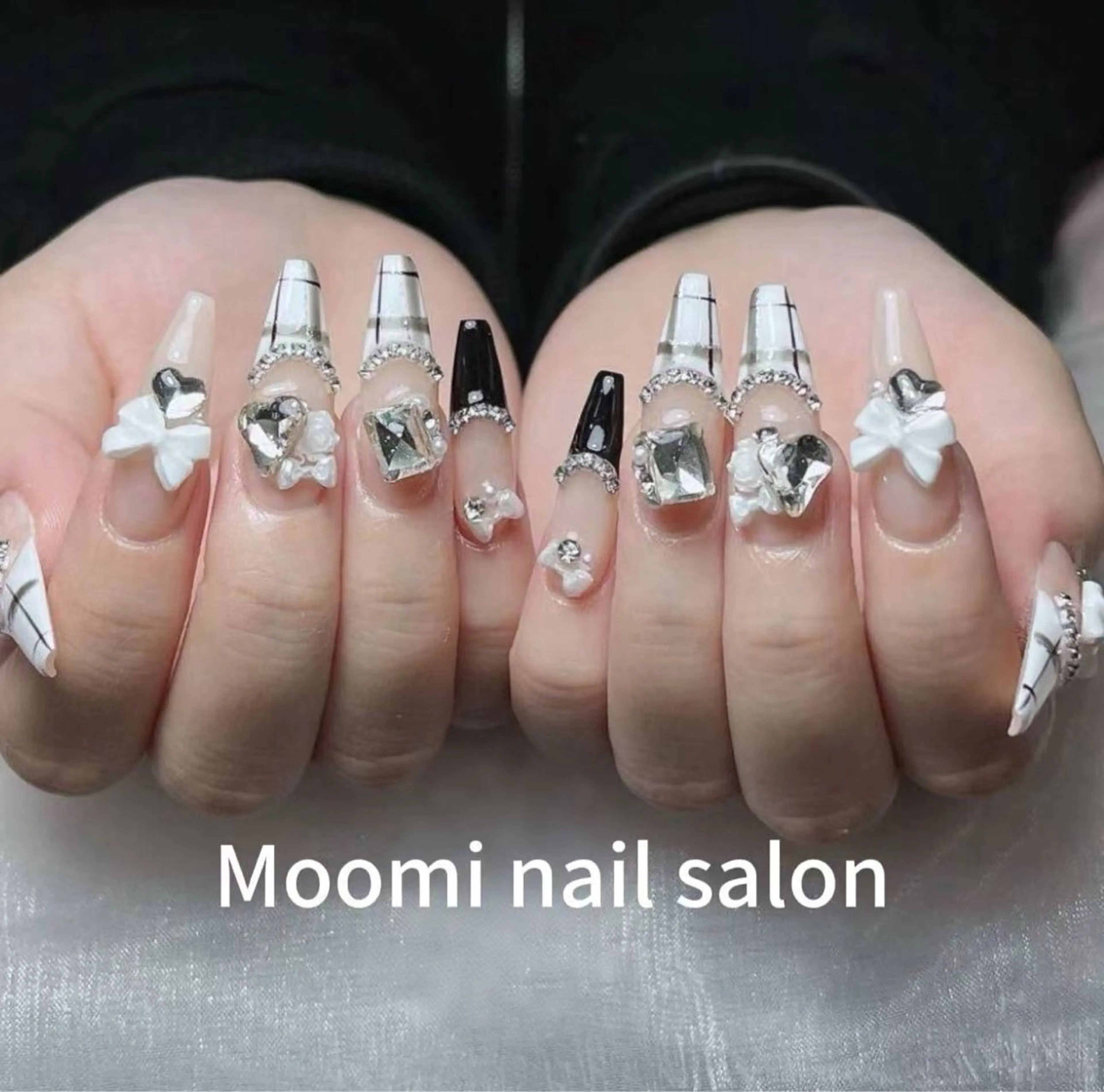 ネイル チークネイル フレンチネイル ジェルネイル グラデーション ハート ハンドネイル moomi nail スカルプ専門のネイルデザイン