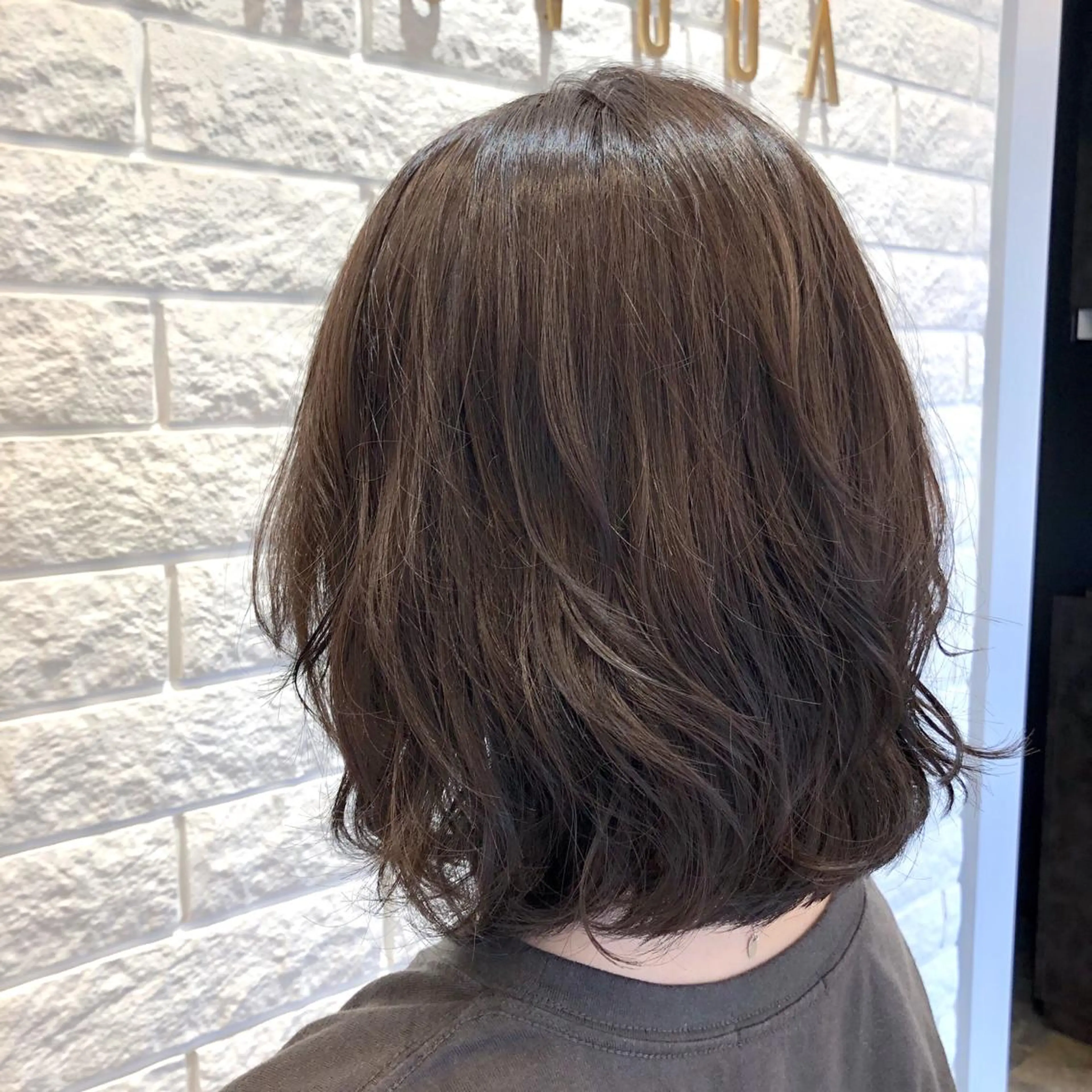 ミディアム パーマ ミディアムパーマ ニュアンスパーマ 艶感🫧透明感カラー YUKARIのヘアスタイル