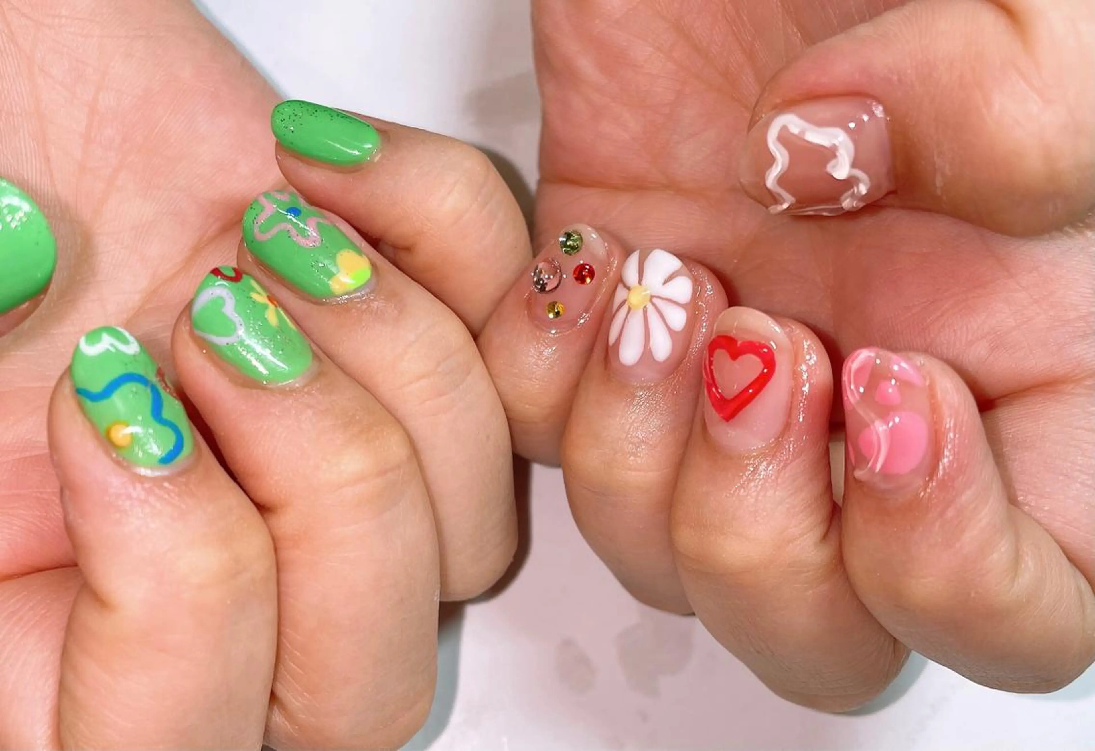 ネイル VIERU 🌈🎀💖のネイルデザイン