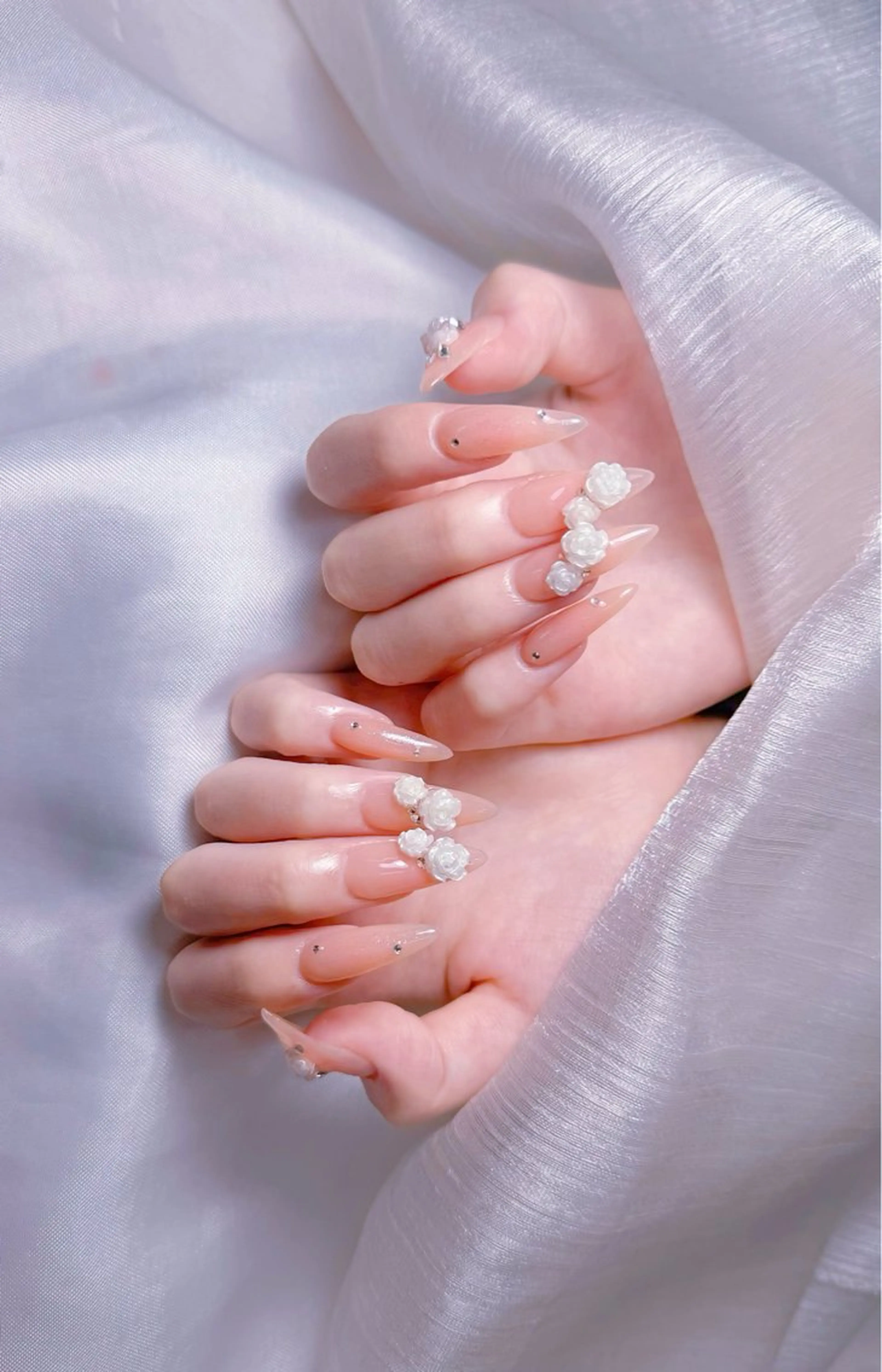 ネイル 成人式 フレンチネイル グラデーション 韓国ネイル ミラーネイル ハンドネイル Lya Nail Salonのネイルデザイン