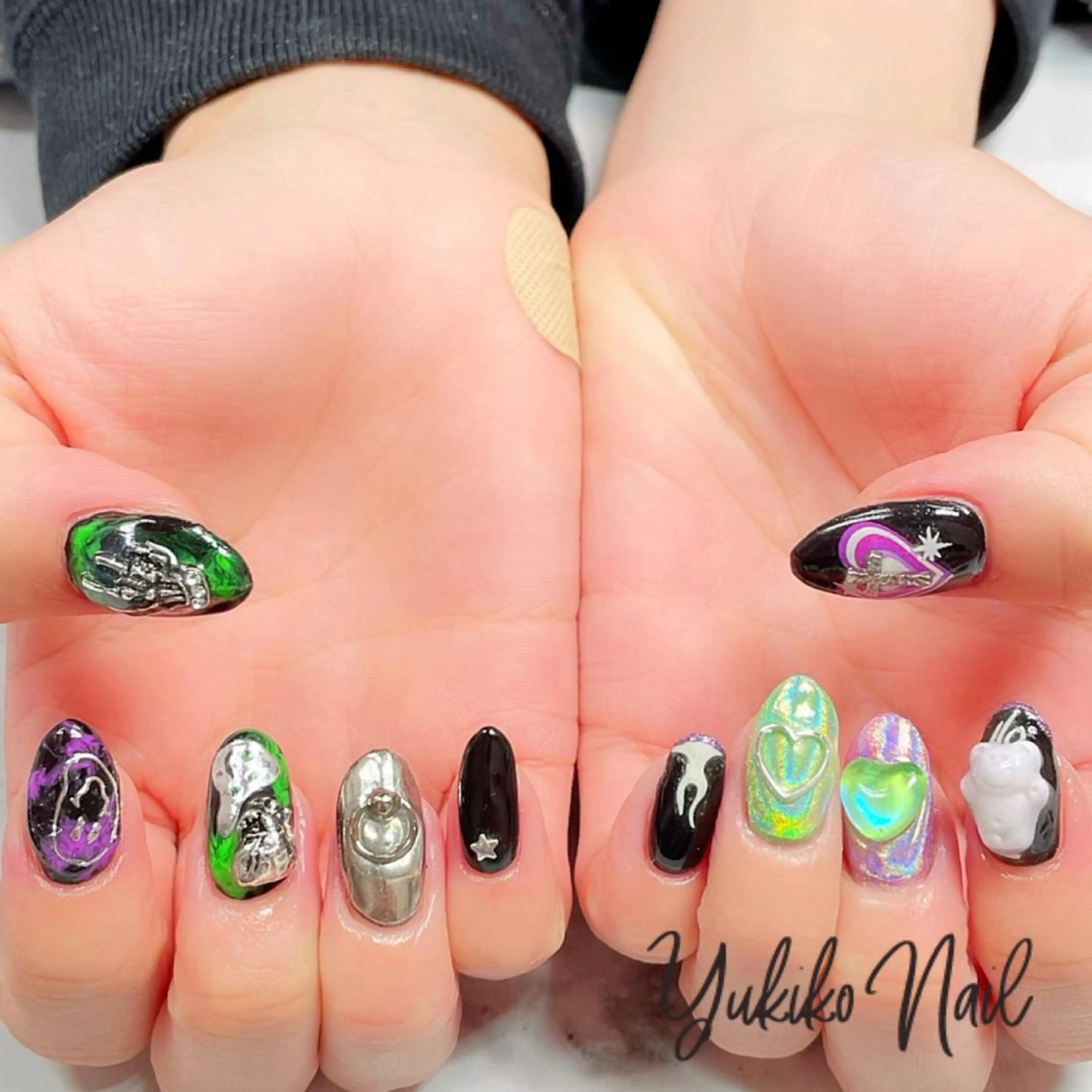 ネイル ゴージャス ハンドネイル ユキコ ネイルのネイルデザイン