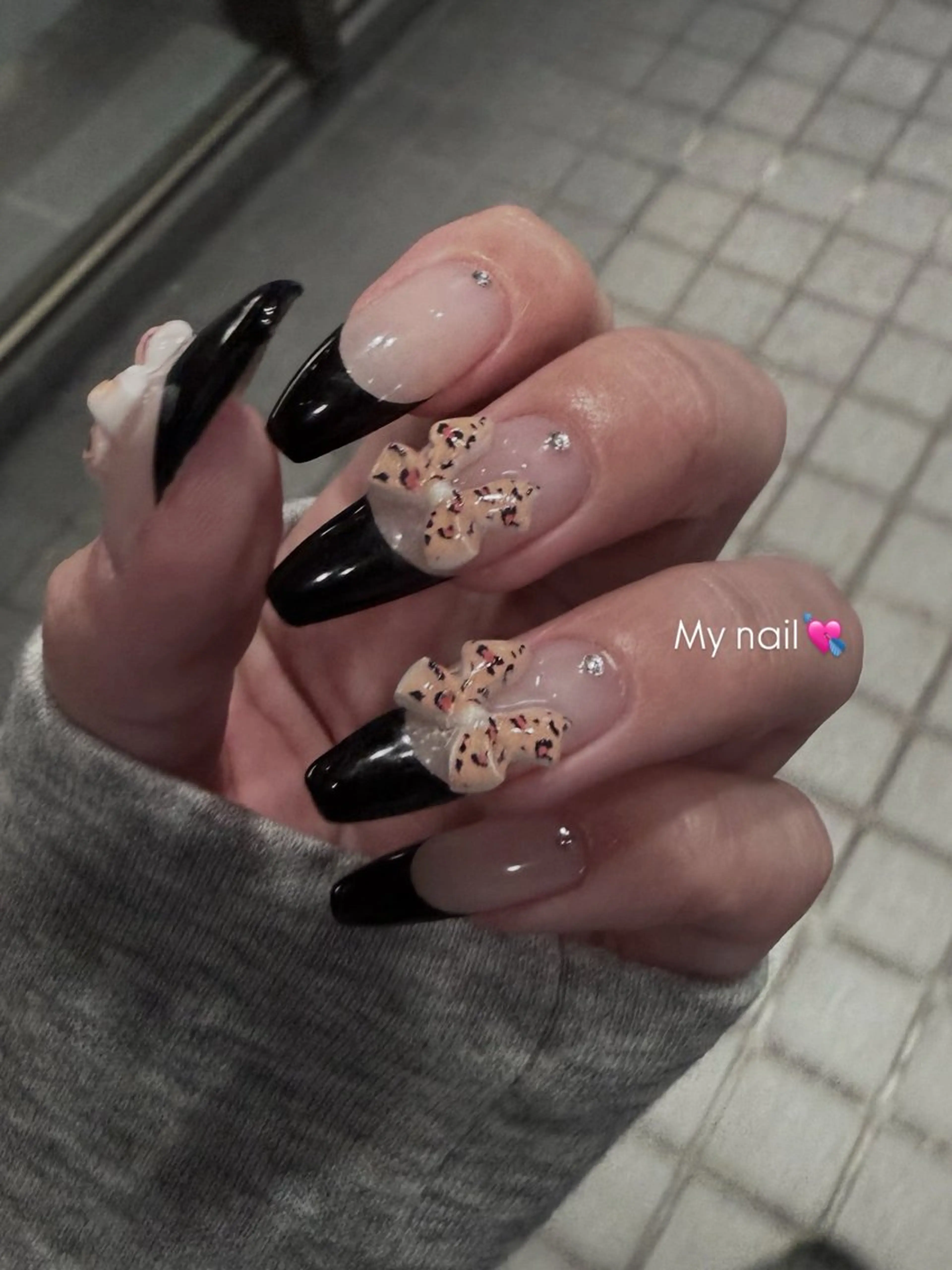 ネイル mikoto 🎀 艶々美フォルムのネイルデザイン