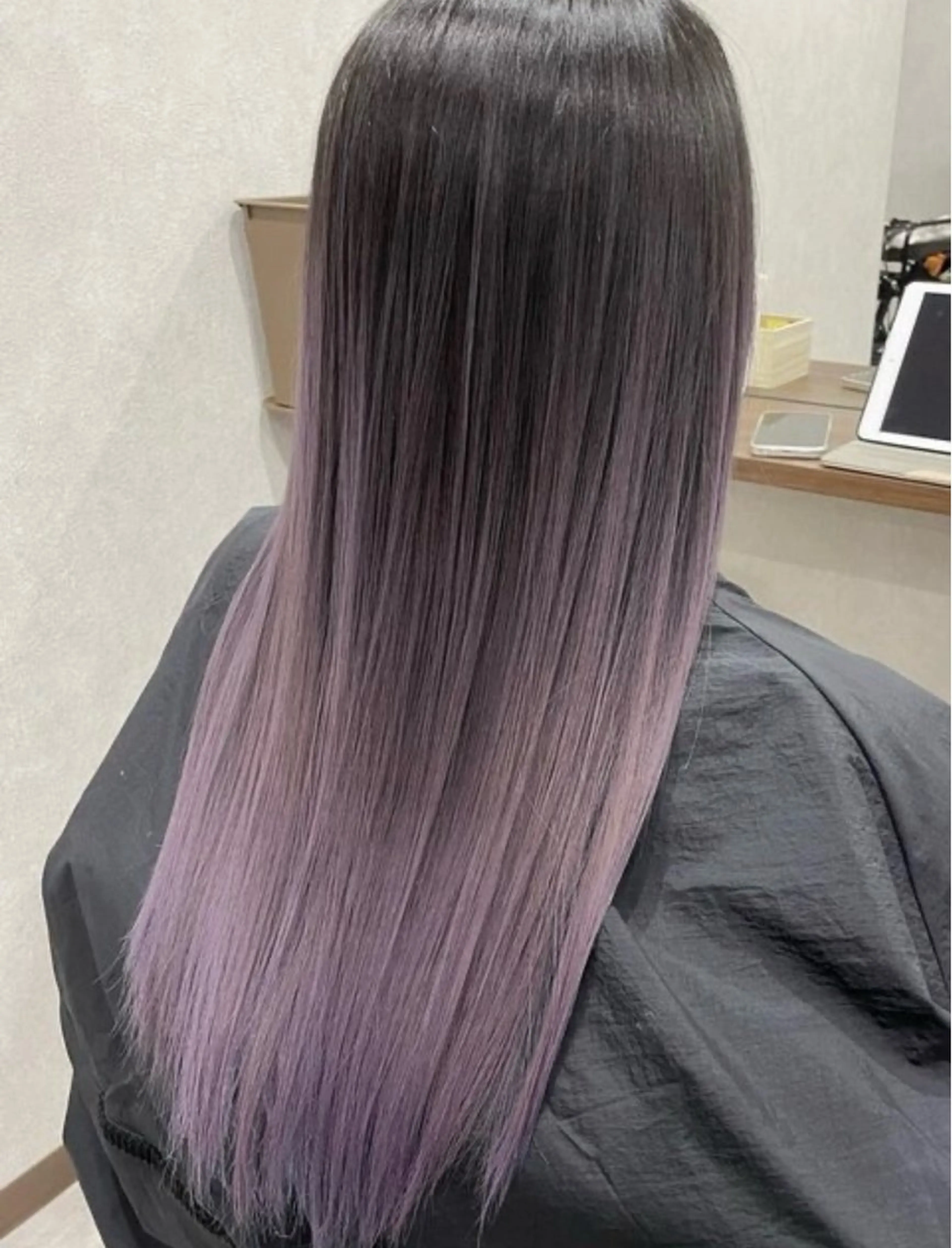 ロング カラー バレイヤージュ パープルカラー レイヤーカット ヘアカラー Mëw &のヘアスタイル