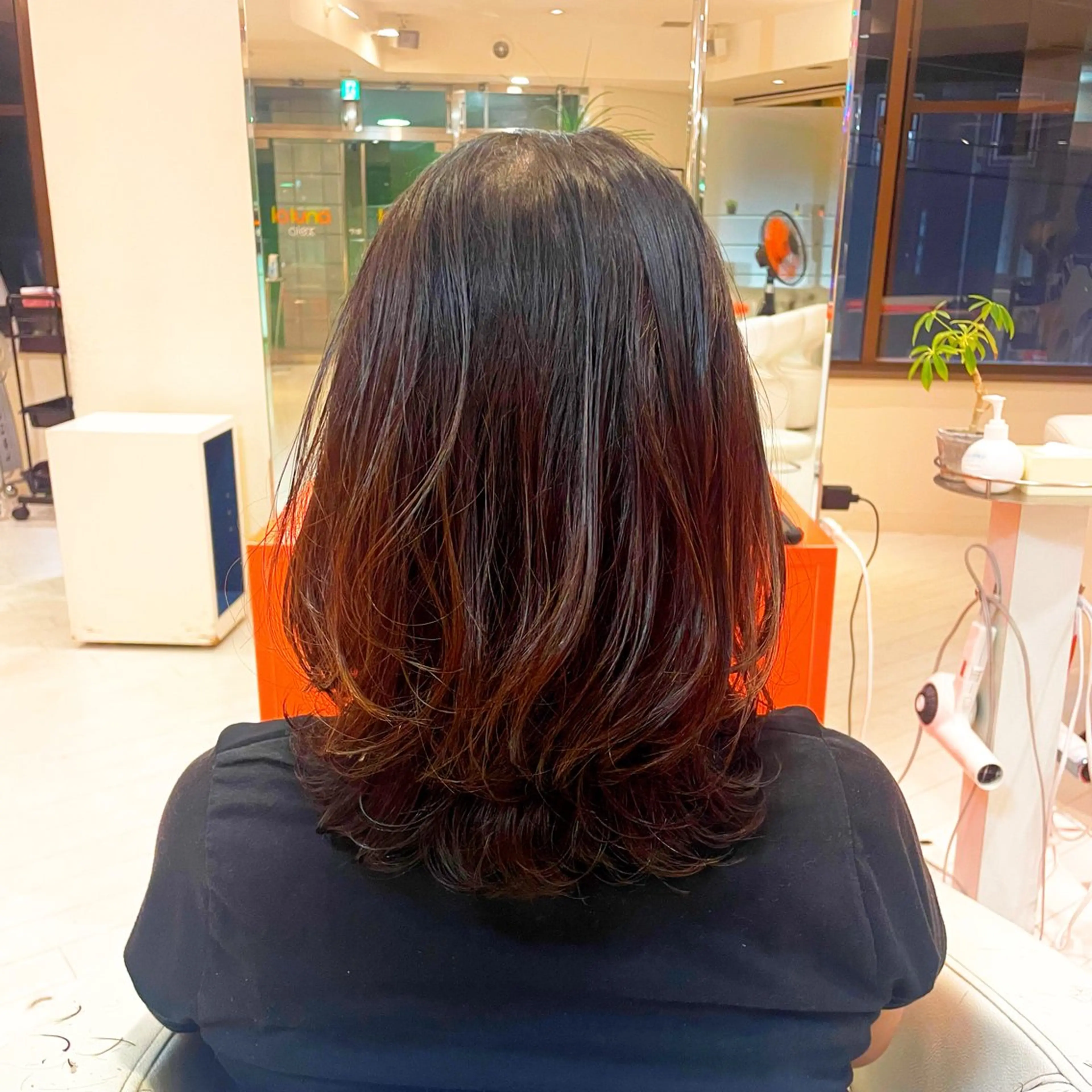 ミディアム 前さこ 結衣のヘアスタイル