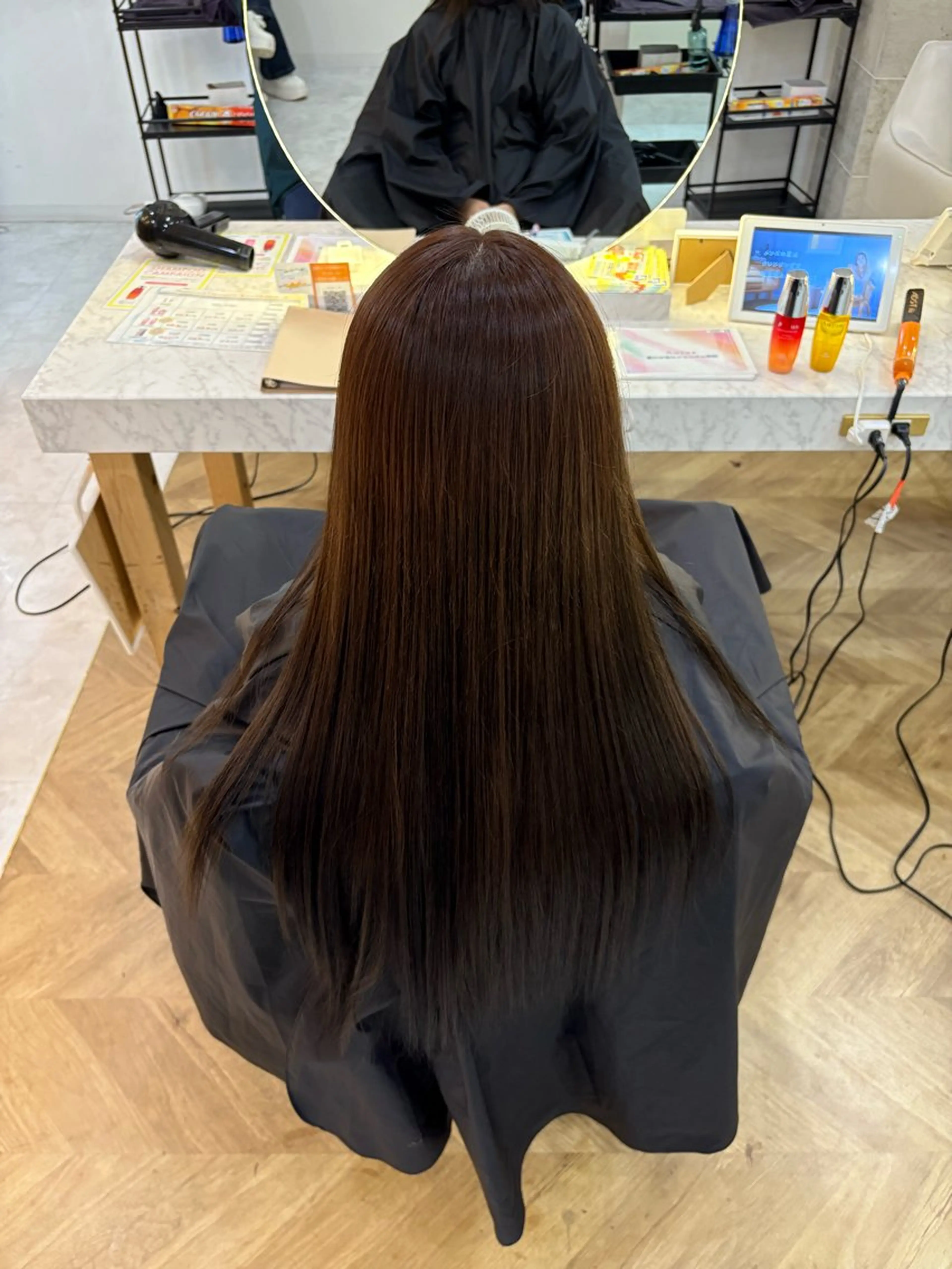 ロング カラー ブリーチ カット ヘアカラー トリートメント 透明感カラー/レイヤ ーカット/須永さくらのヘアスタイル