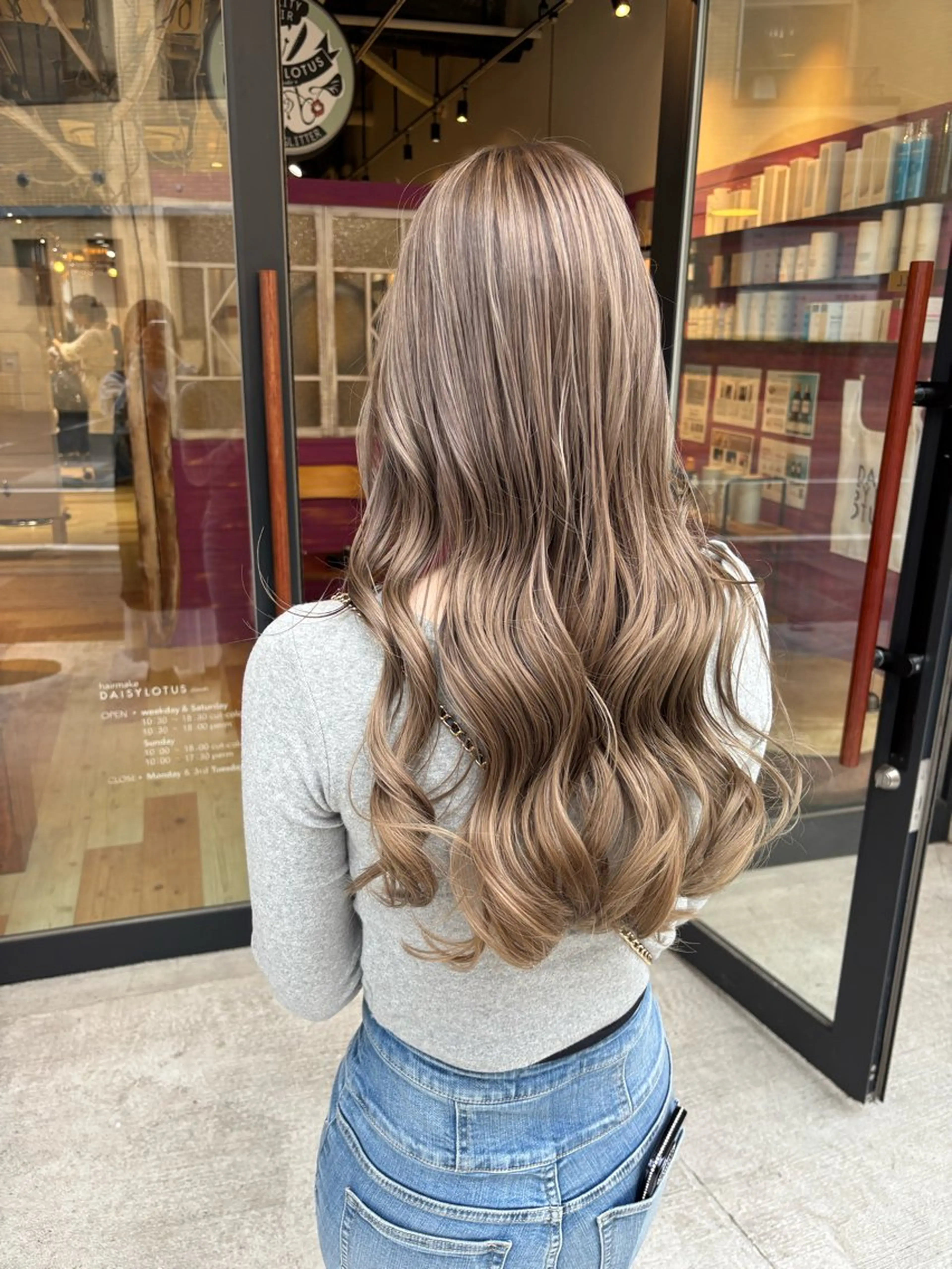 ロング カラー バレイヤージュ ベージュカラー ミルクティーベージュ レイヤーカット ヘアカラー Rinka  ︎︎のヘアスタイル