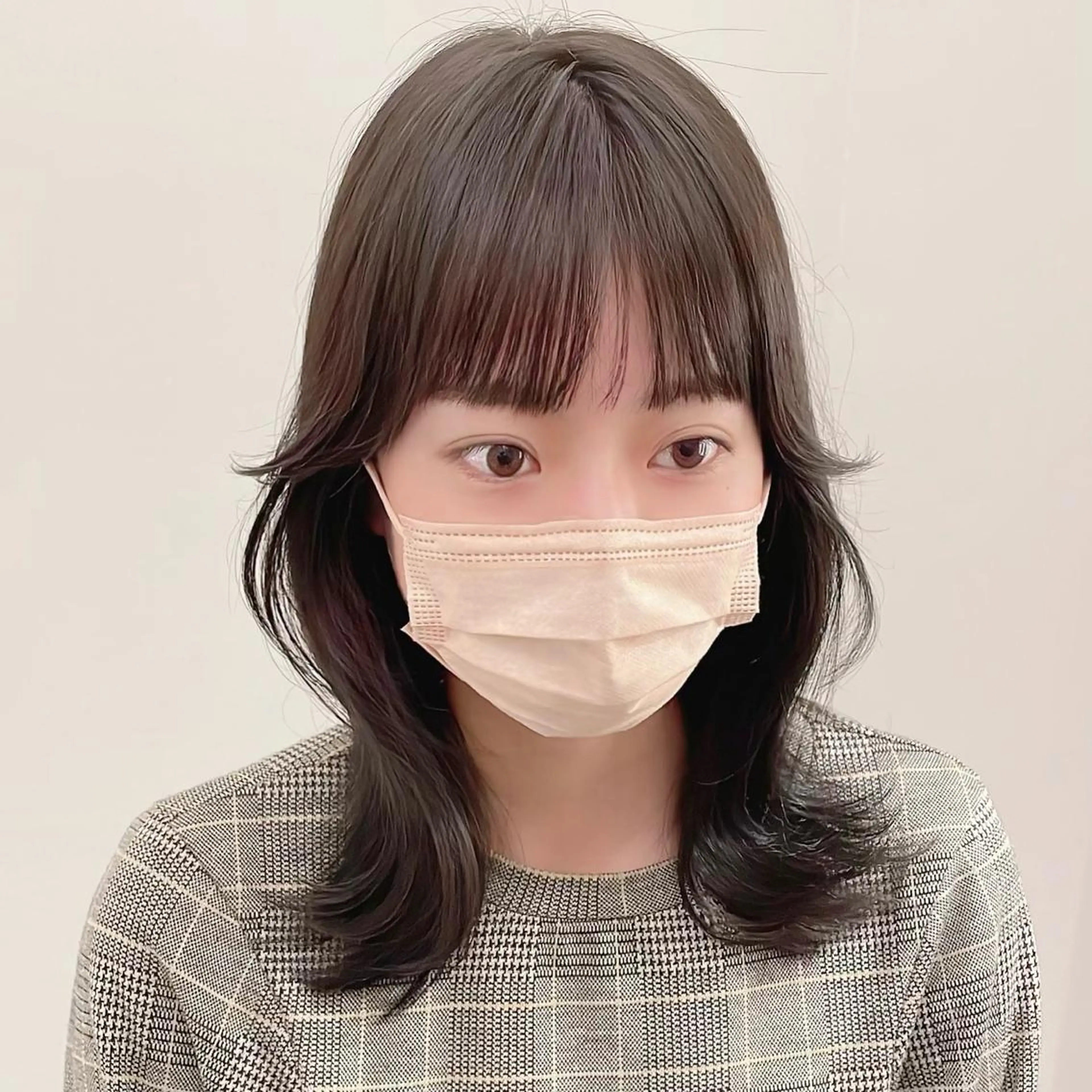 ミディアム カット ヘアカラー トリートメント 🌹ハッシュカット、 レイヤー韓国ヘア🌹のヘアスタイル