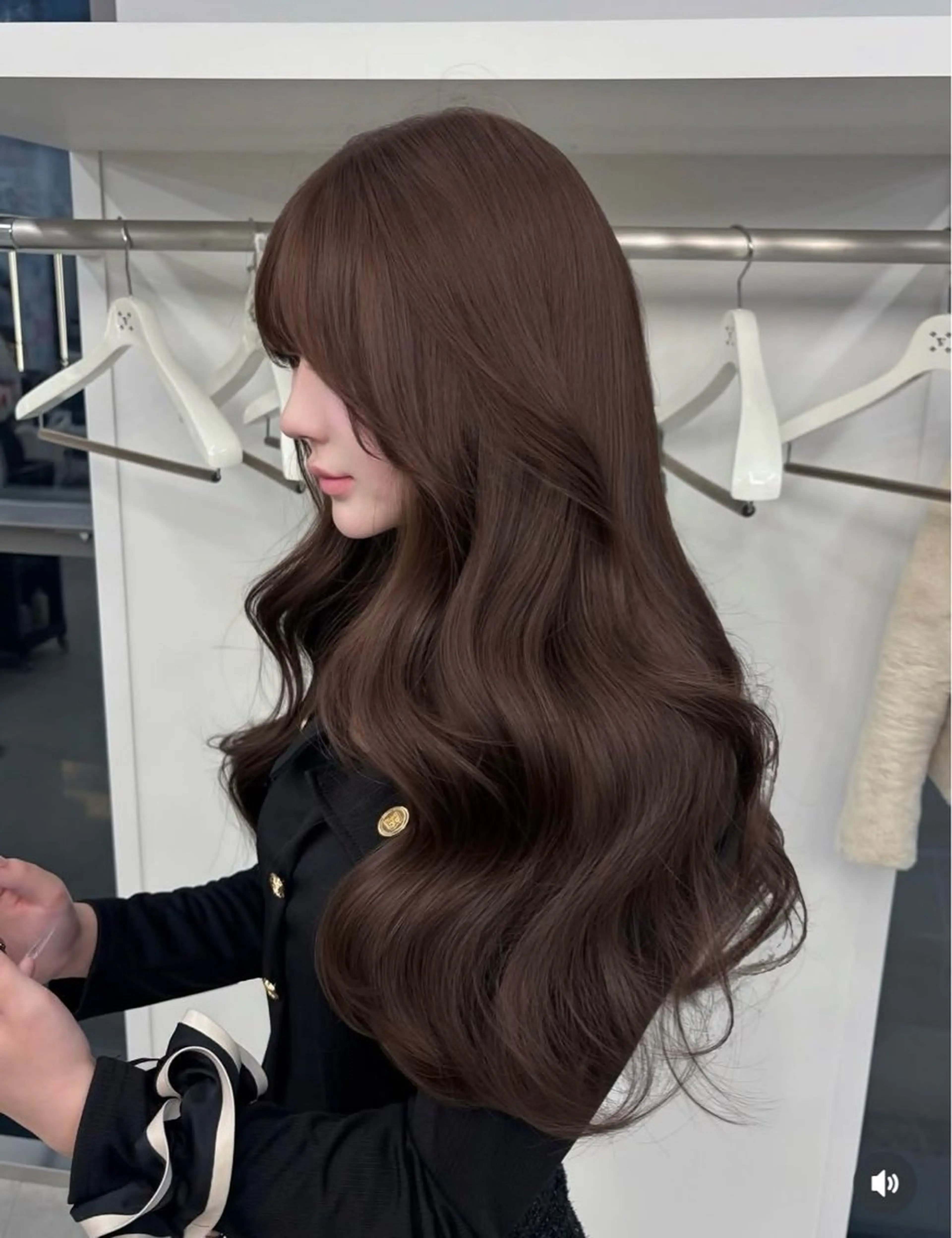 ロング カラー ヘアアレンジ 純欲韓国ワンホン🤍 𝑌𝑢𝑖🤍のヘアスタイル