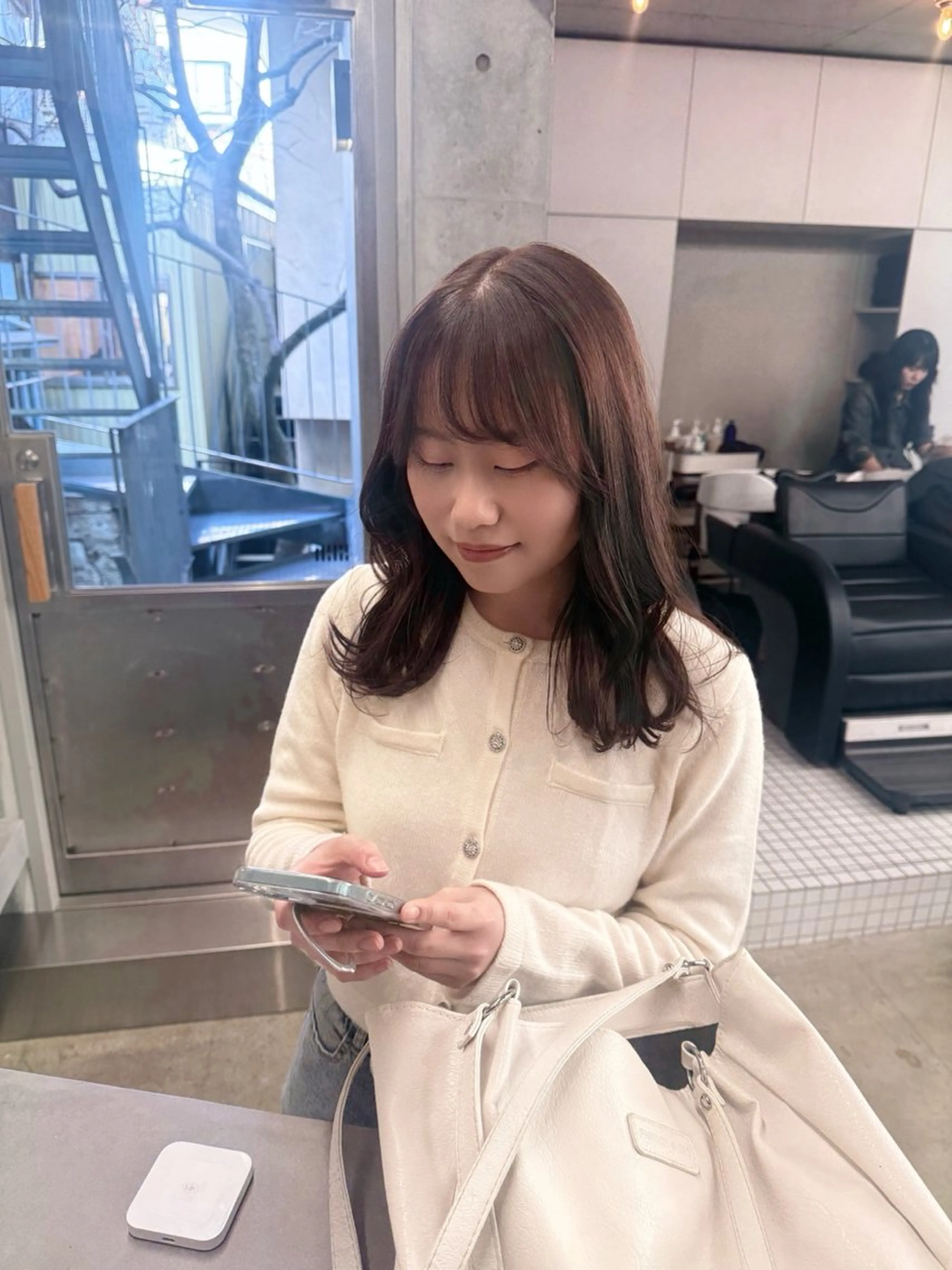 ロング カラー ロングレイヤー アッシュ ベージュカラー ブリーチ 透明感カラー カット ヘアカラー トリートメント 誰より丁寧なカット/ 小林輝/レイヤーのヘアスタイル