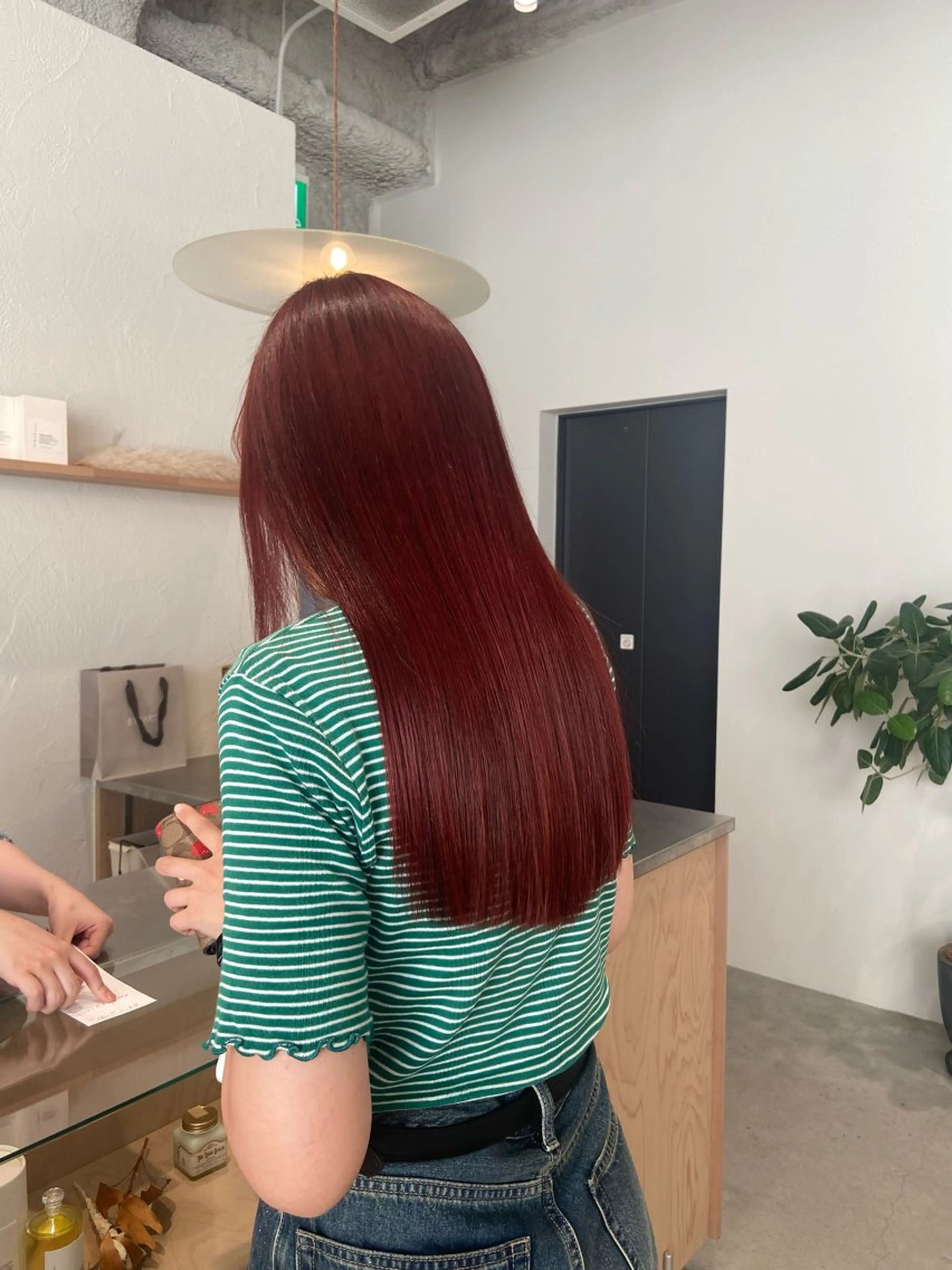 ロング カラー ブリーチ ブリーチなしカラー レッドカラー 石川 瑠琉のヘアスタイル