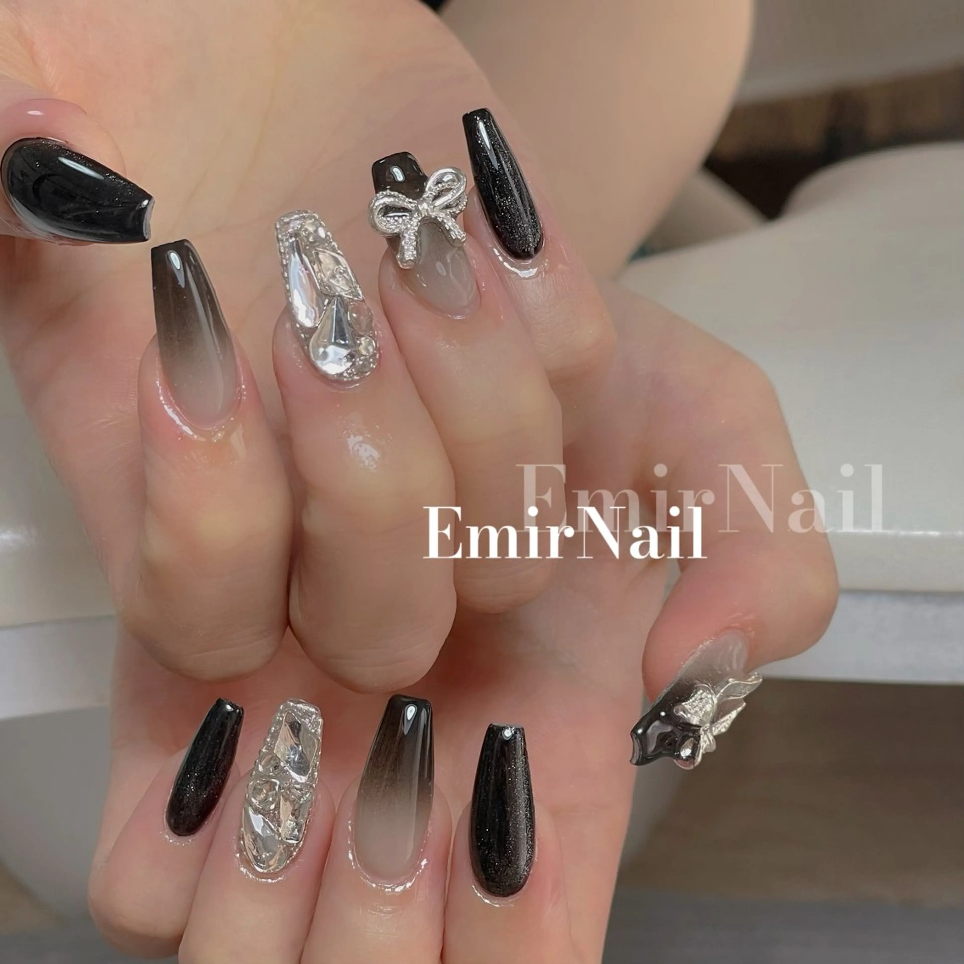 オフ無料🫶🏻デザイン6本ネイル💅の写真