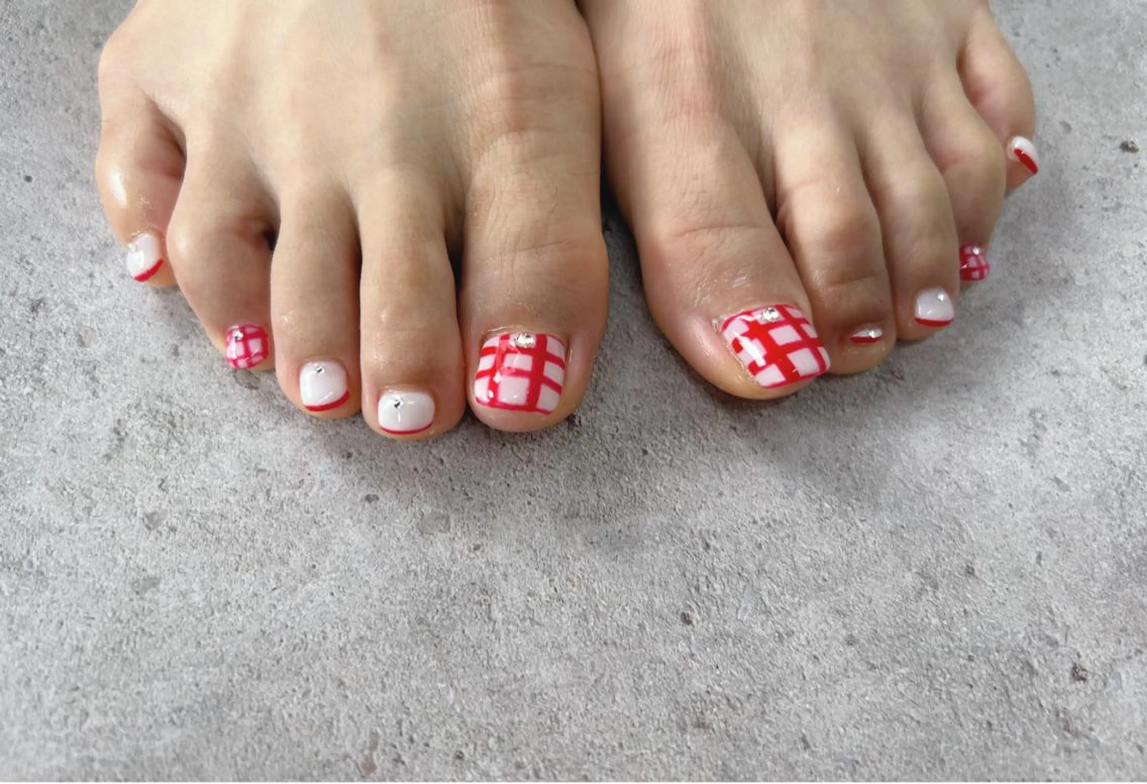 ネイル フットネイル 赤色 フットネイル Nail Salon agré所属・agré ネイルサロン　アグレのネイルデザイン