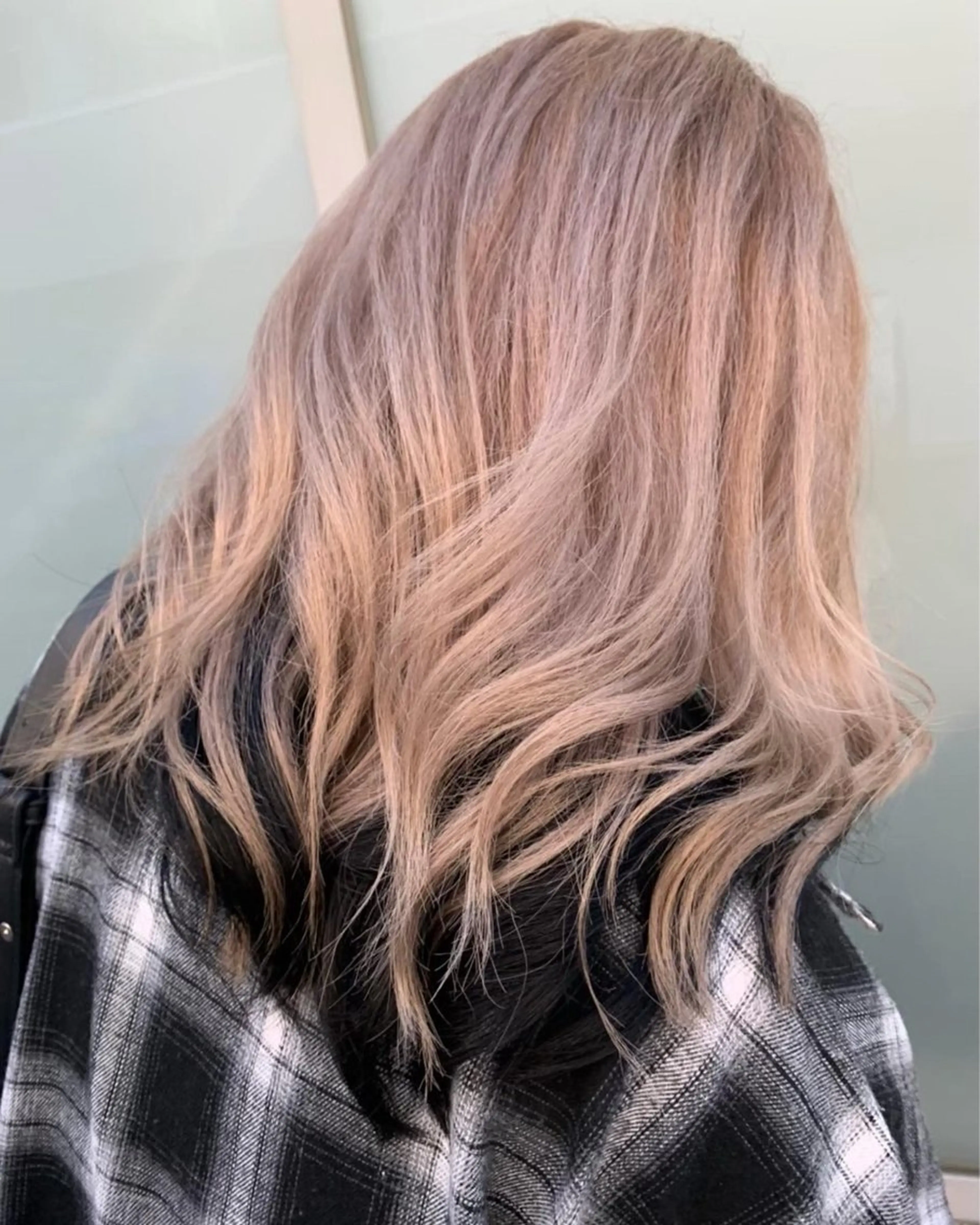 ロング カラー ヘアアレンジ ヘアカラー blau hair and care《ブラウ》所属・MARU.縮毛矯正 デザインカラーのヘアスタイル