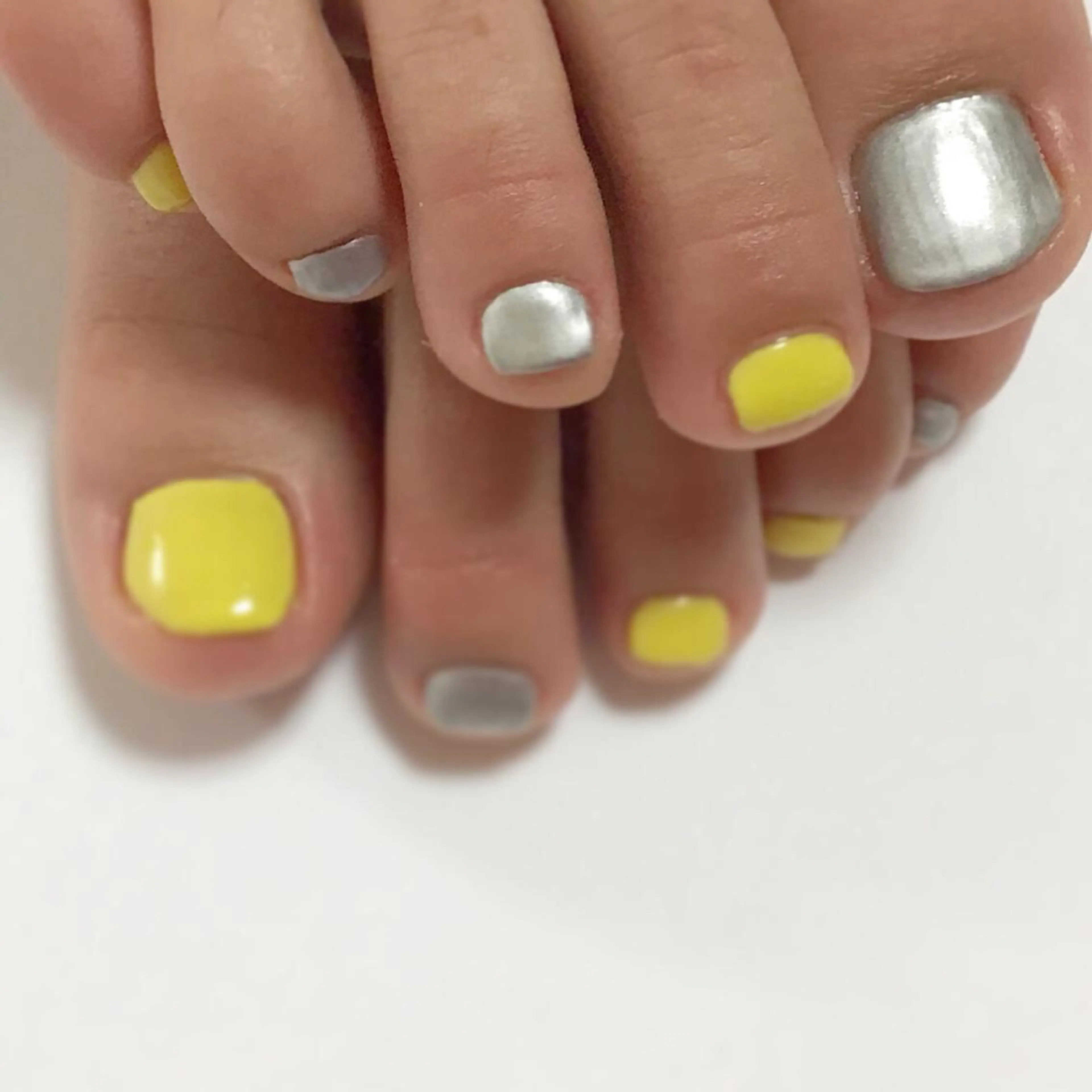 ネイル 黄色 フットネイル gui amichanのネイルデザイン