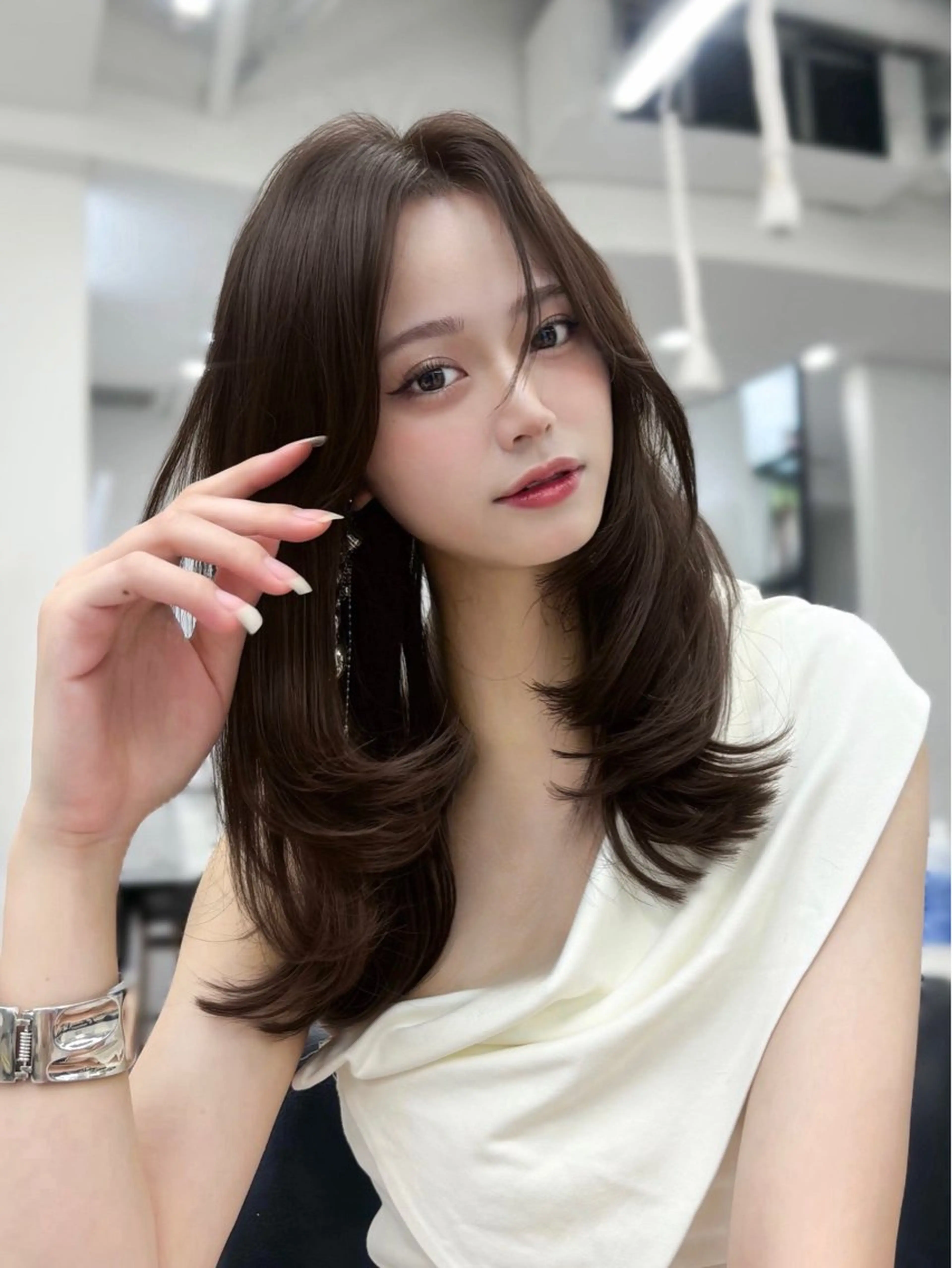 セミロング 顔まわりレイヤー 顔周りカット ハッシュカット 髪質改善 韓国風ヘア 岡田 聖蘭のヘアスタイル