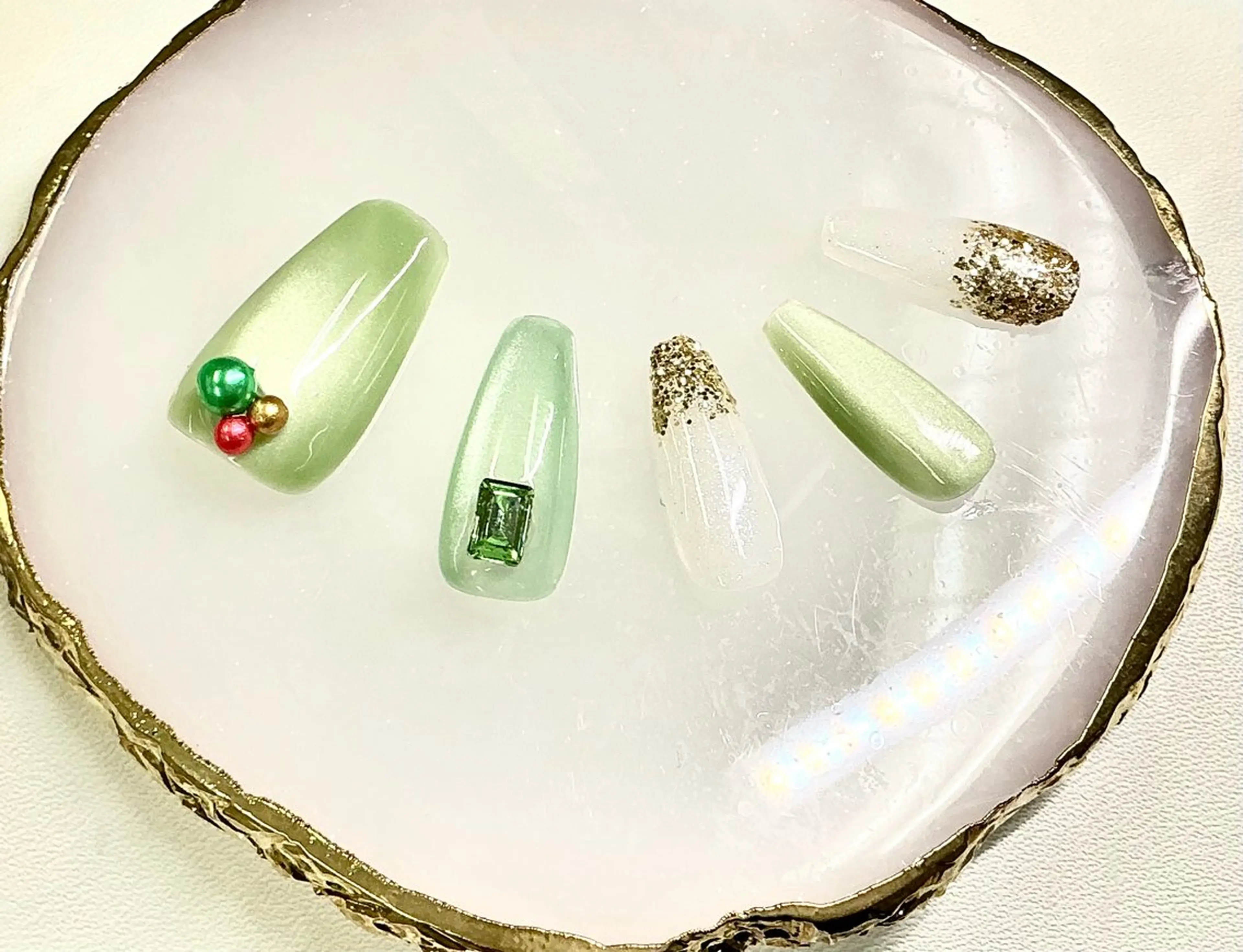 ネイル アートネイル フレンチネイル ジェルネイル ガラスフレンチ パラジェル Queeens nailのネイルデザイン