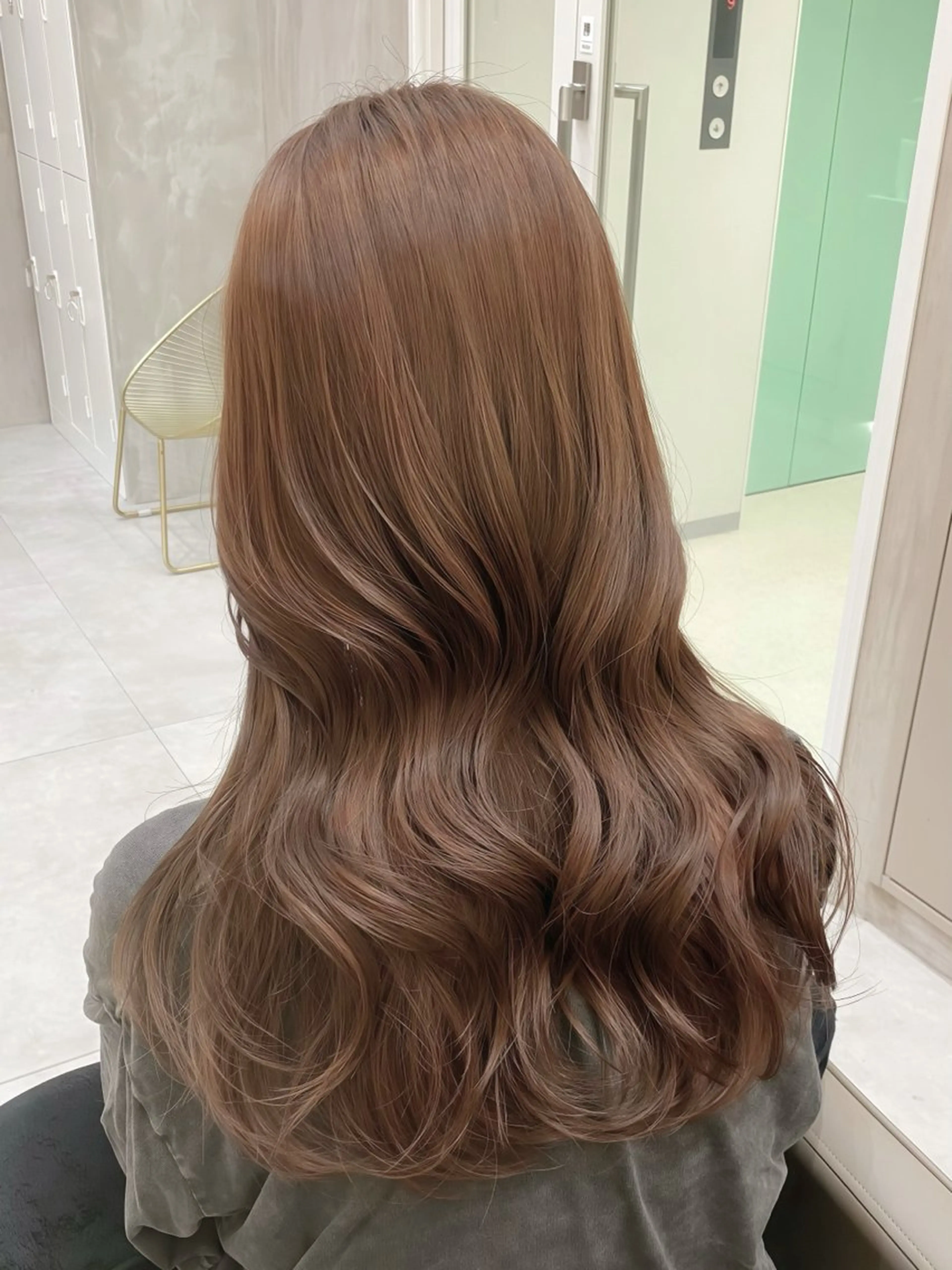 ロング カラー ヘアアレンジ ベージュカラー ブリーチ ブラウンカラー 透明感カラー ダブルカラー カット ヘアカラー トリートメント ヘアセット 赤み消し🫧韓国ヘア 🫧藤岡誠也のヘアスタイル