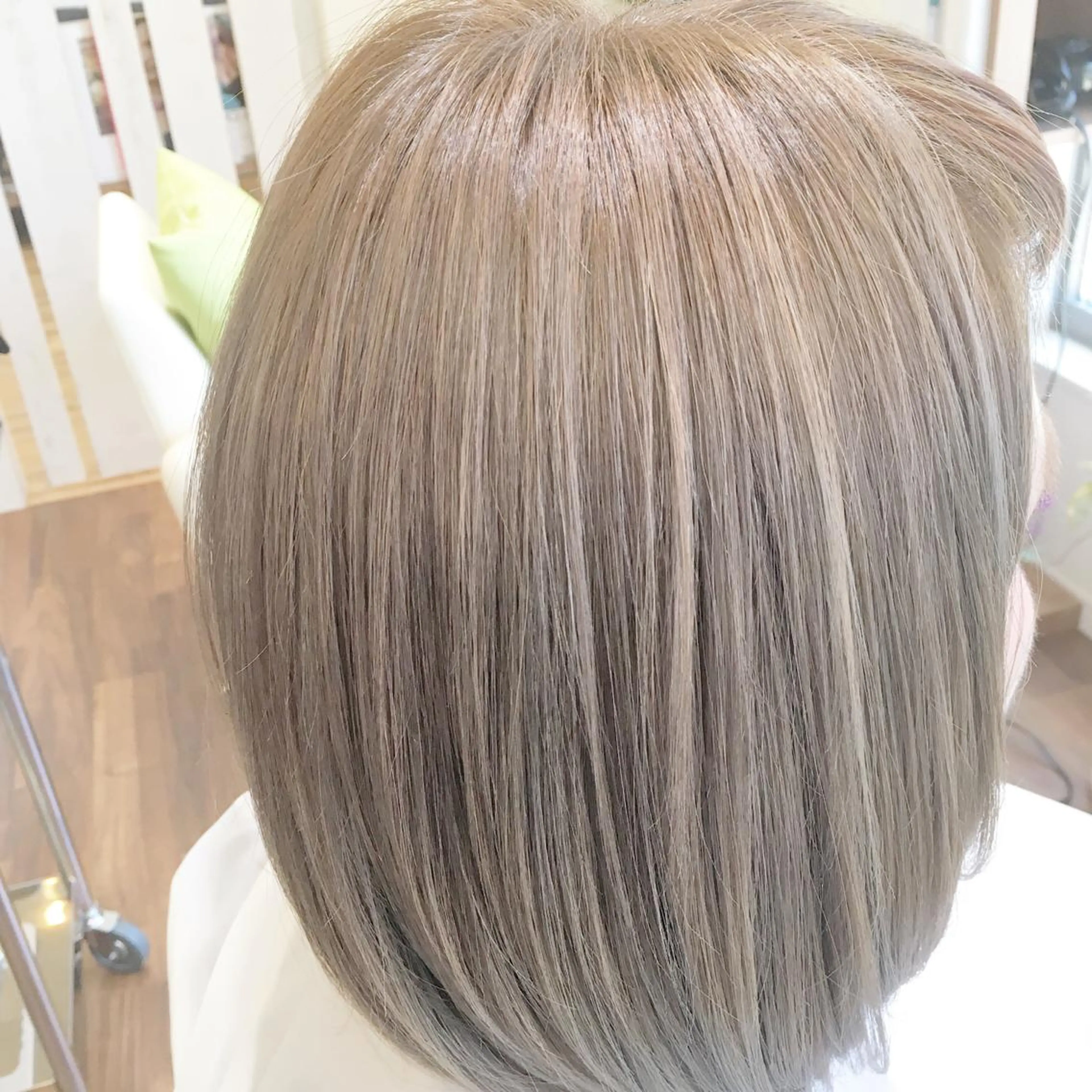 ミディアム カット ヘアカラー トリートメント 小濱 秀人のヘアスタイル