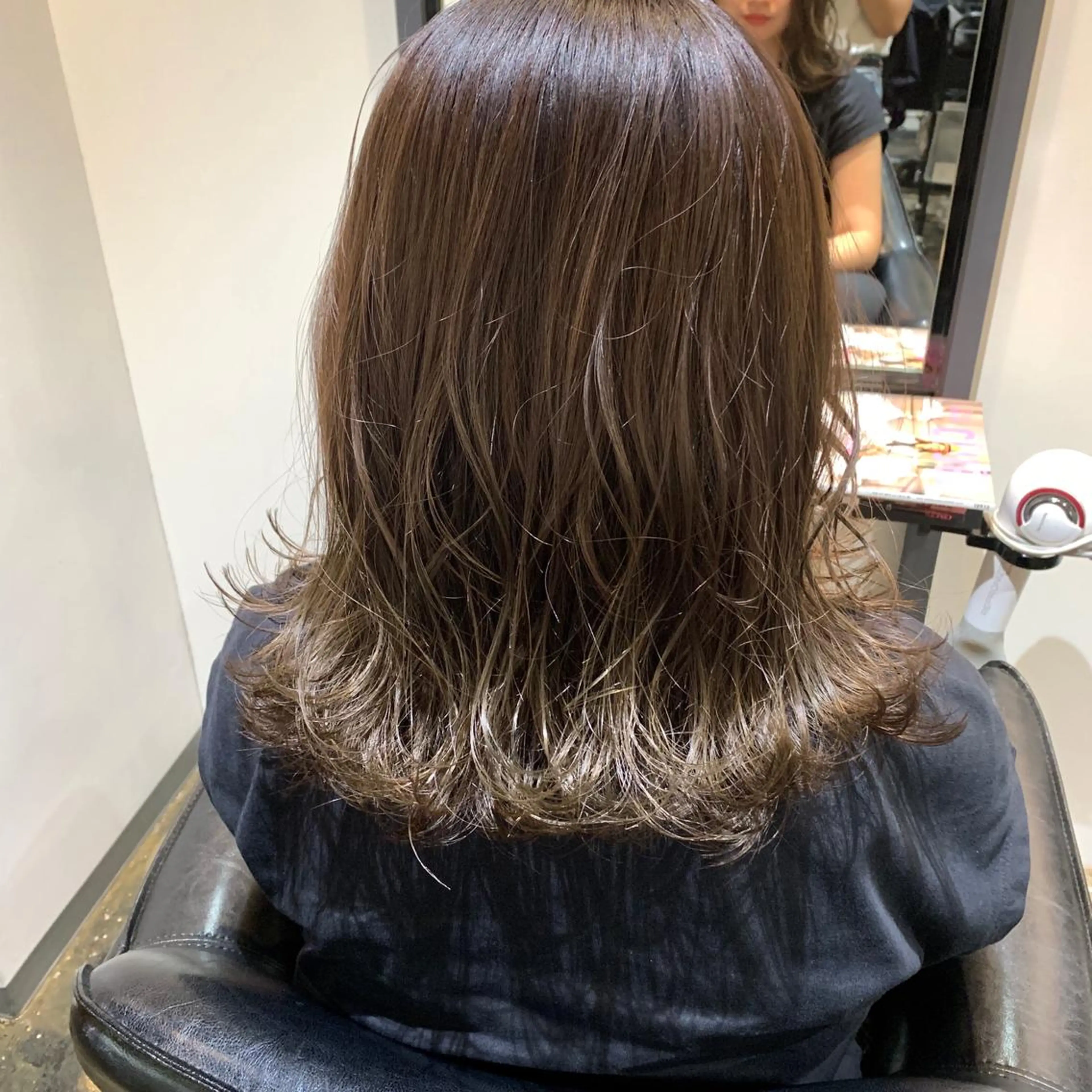 ミディアム カラー UMEDA FIGAROのヘアスタイル
