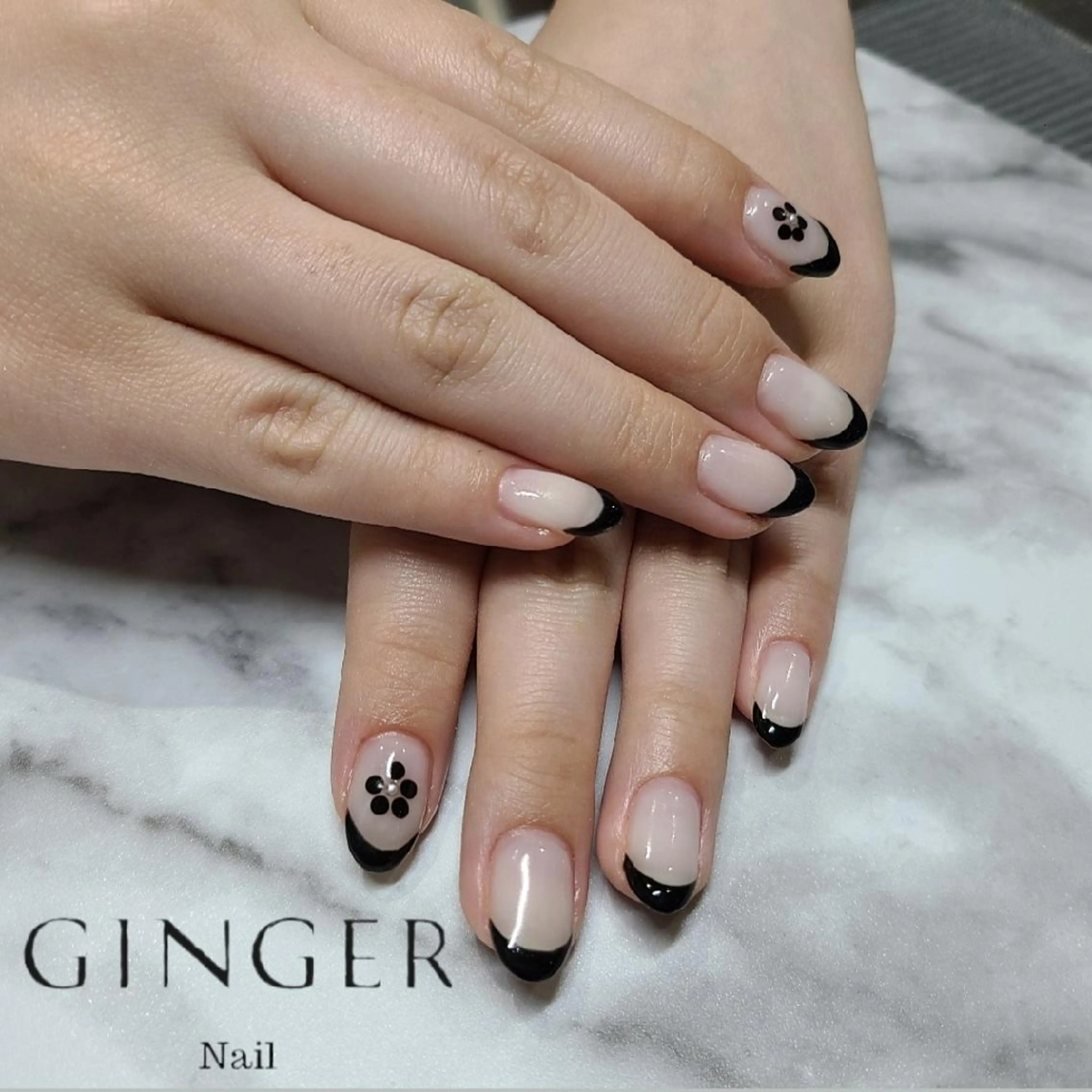 ハンドネイル【フレンチネイル】ガラスフレンチ・柄物＋￥600の写真