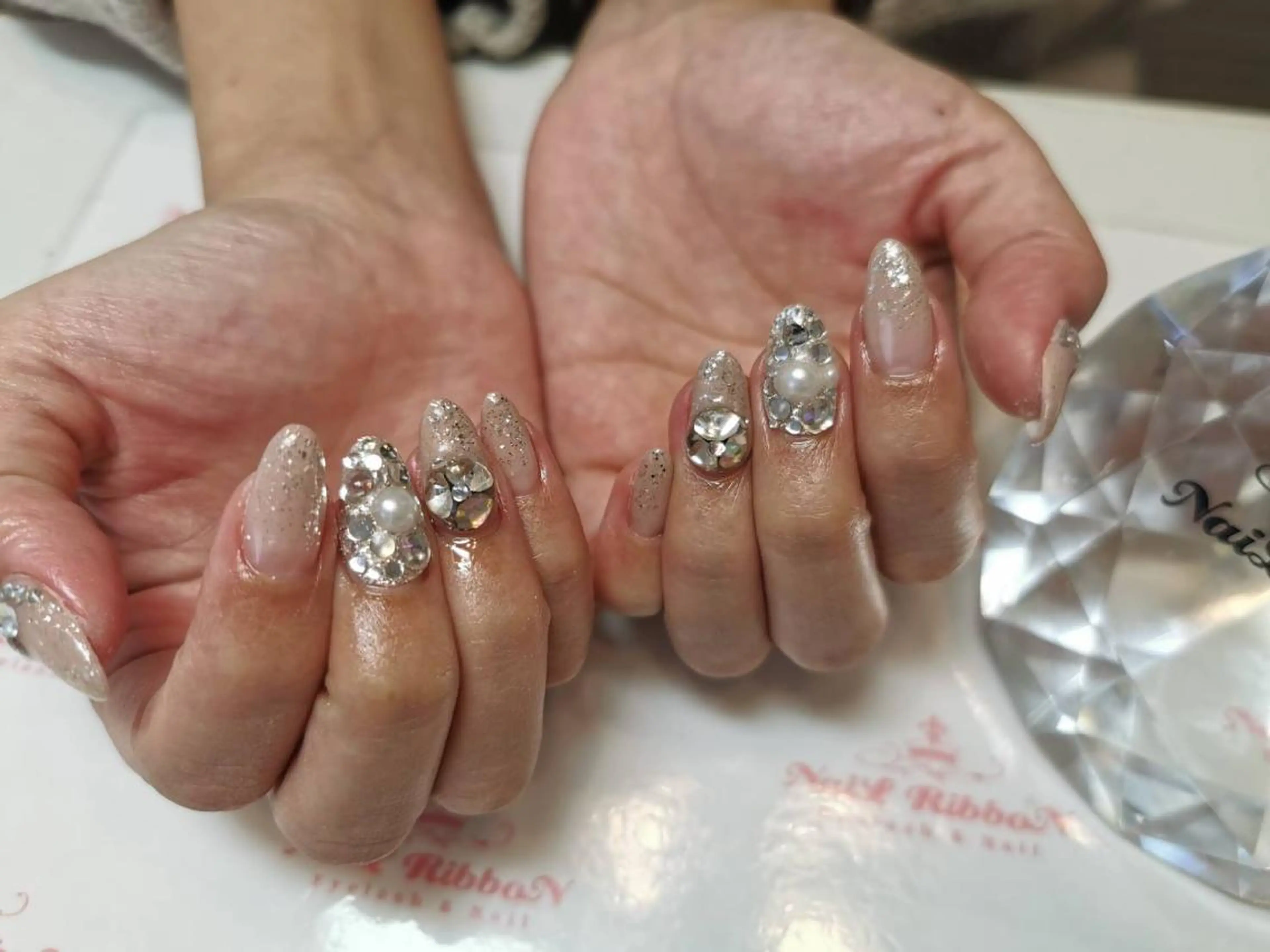 ネイル ネイルリボン 受付スタッフのネイルデザイン