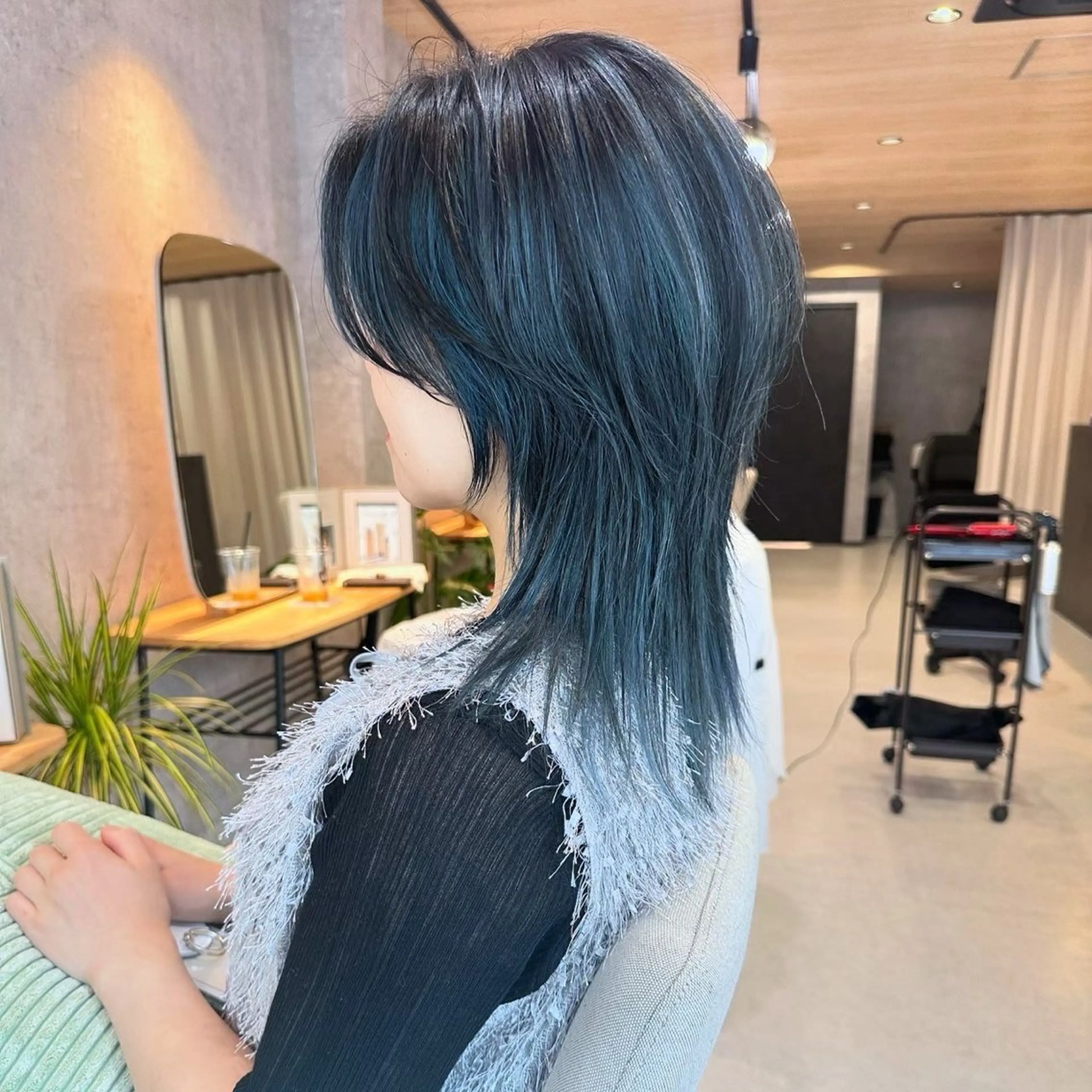 ミディアム カラー HAILEY HONAMIのヘアスタイル