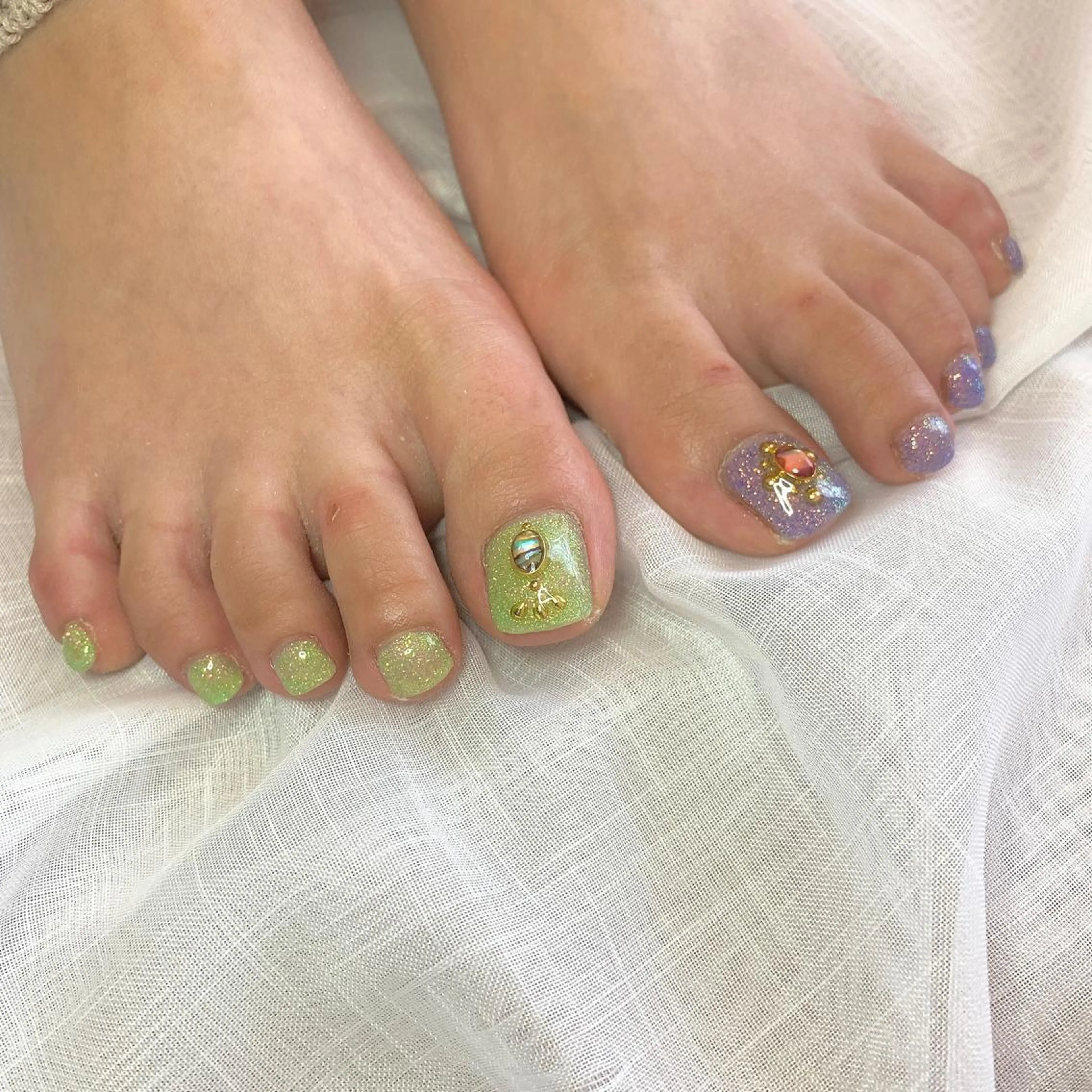 ネイル フットネイル キラキラネイル 夏ネイル フットネイル ui nailのネイルデザイン