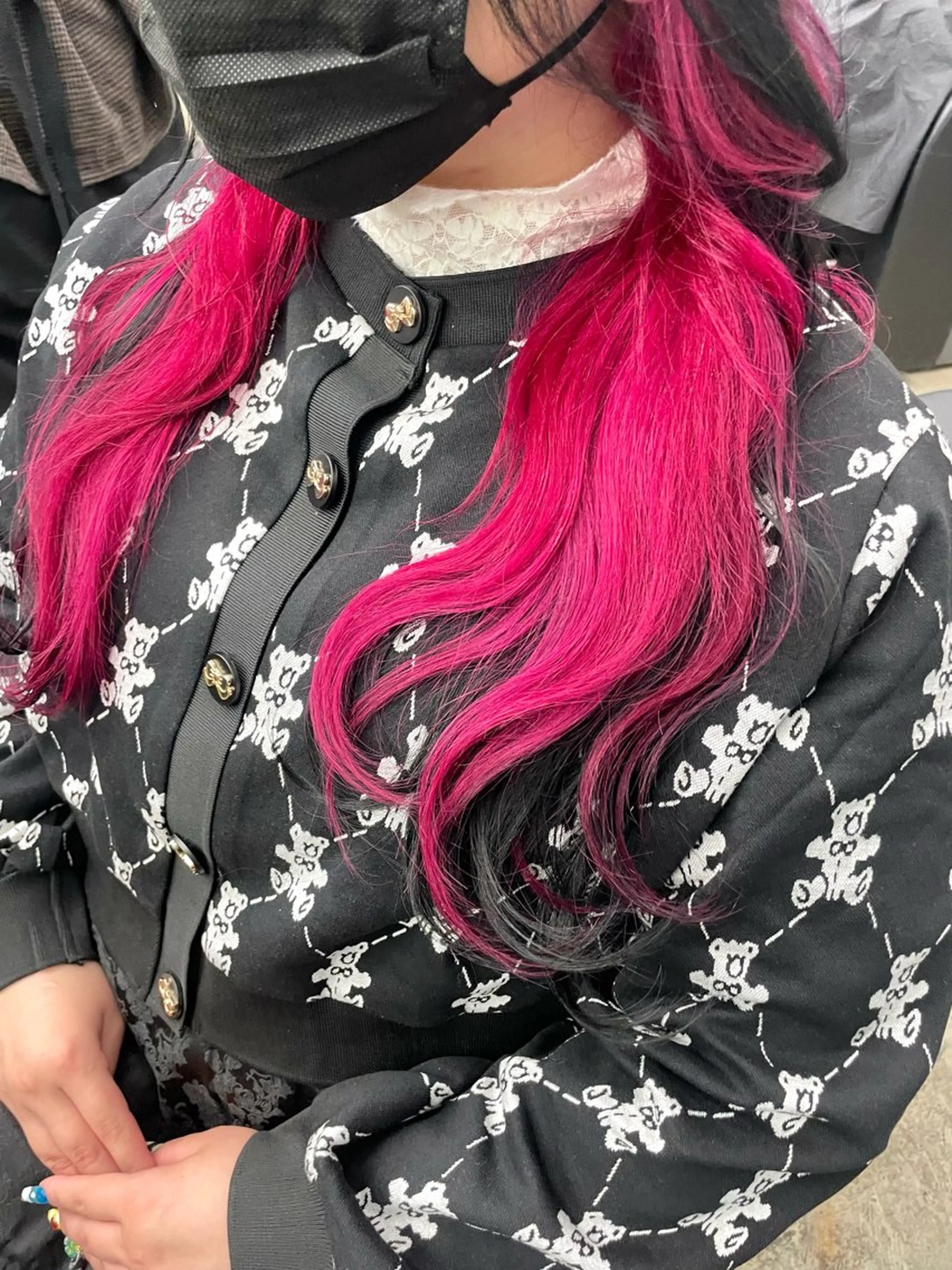 セミロング カラー ヘアカラー インナーカラー 推し ブリーチ  髪質改善のヘアスタイル