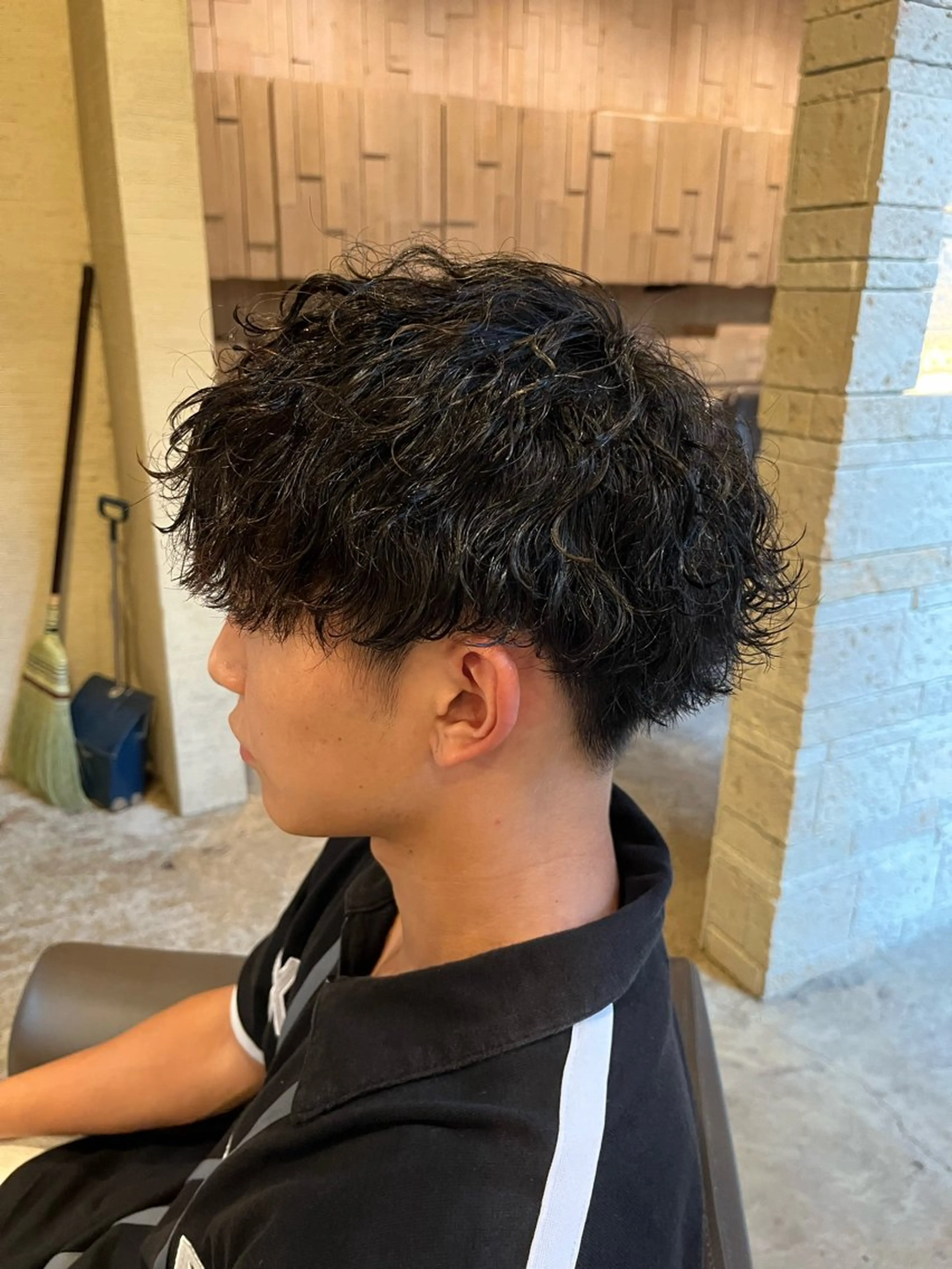 ショート パーマ メンズ マッシュ メンズパーマ 波巻きパーマ カット パーマ 井内 亮次のヘアスタイル