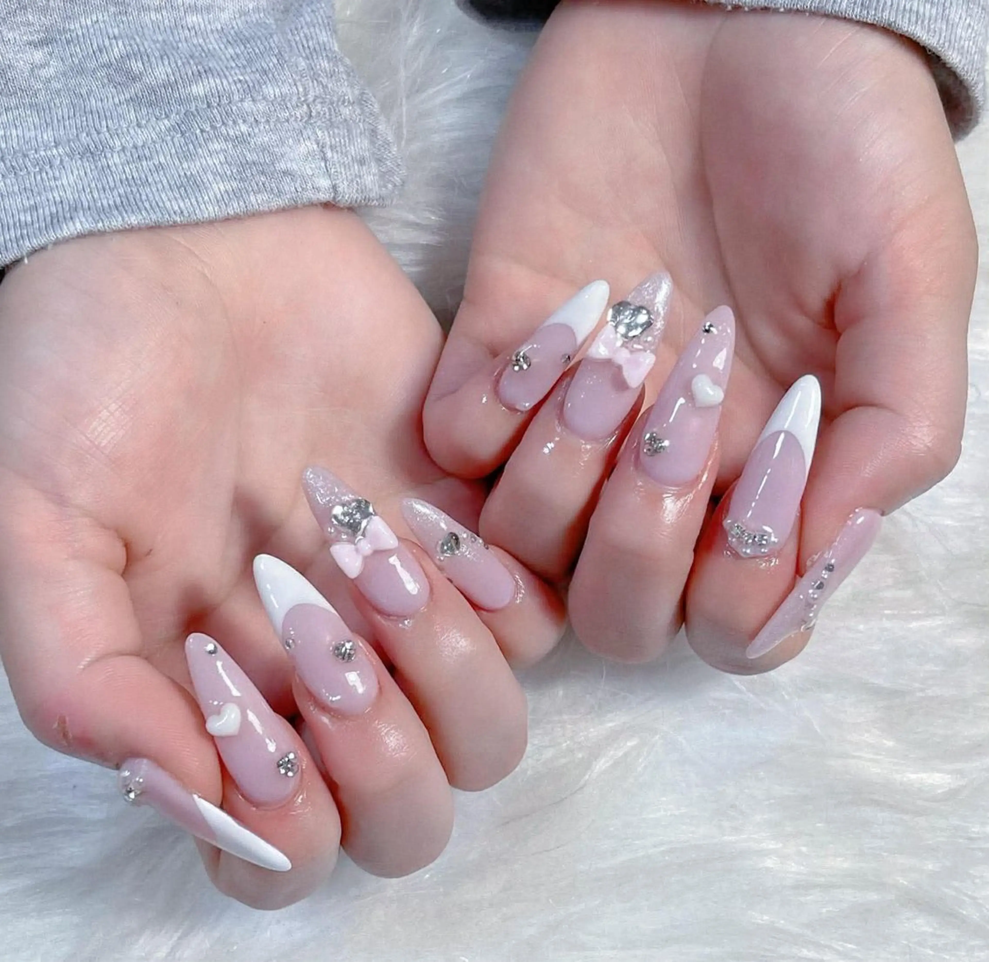 ネイル 長さ出し フレンチネイル グラデーション キラキラネイル 韓国ネイル ハンドネイル Hana Nail Salonのネイルデザイン