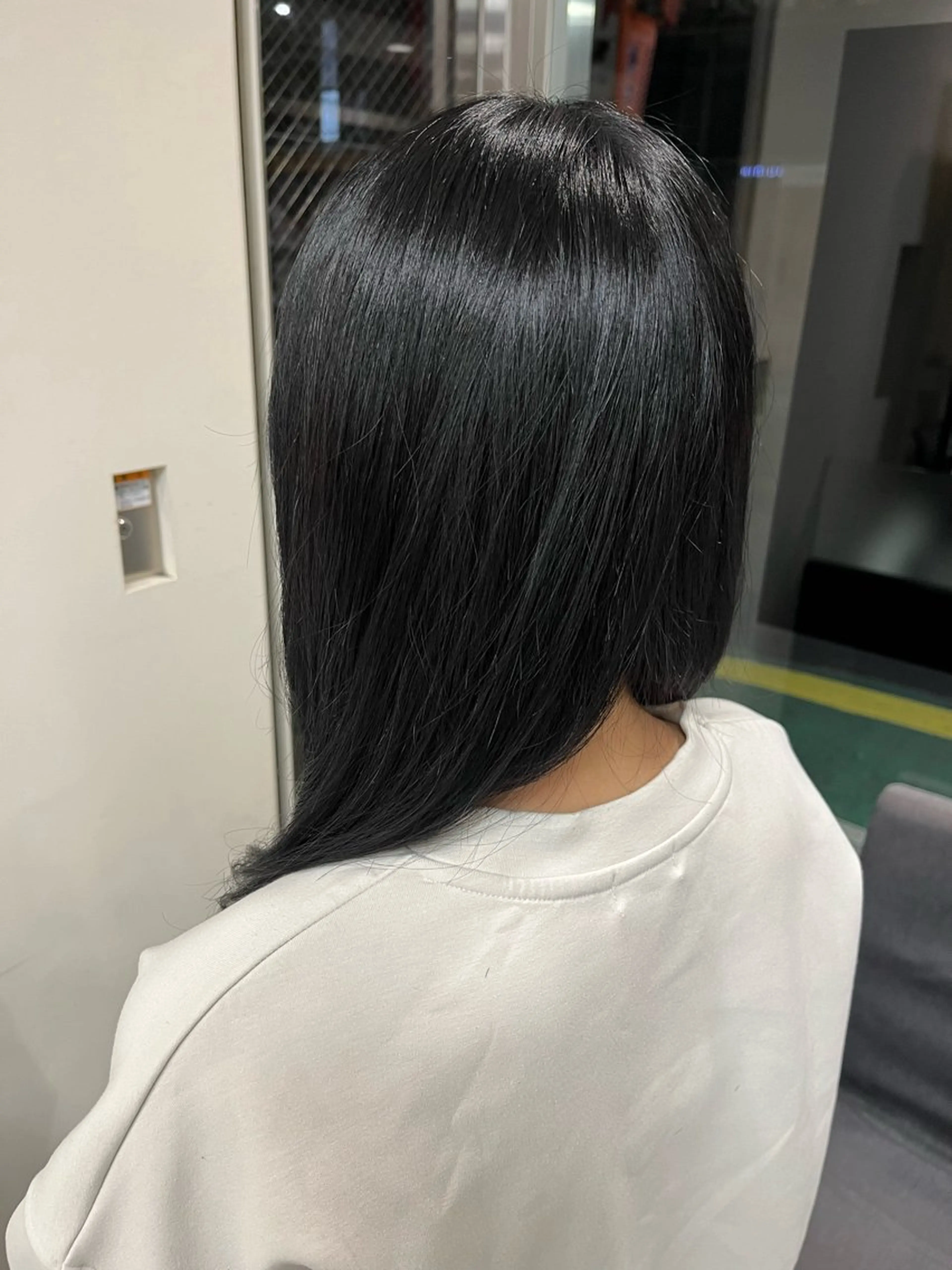 セミロング ☘️上村 ☘️髪質 改善/透明感カラーのヘアスタイル