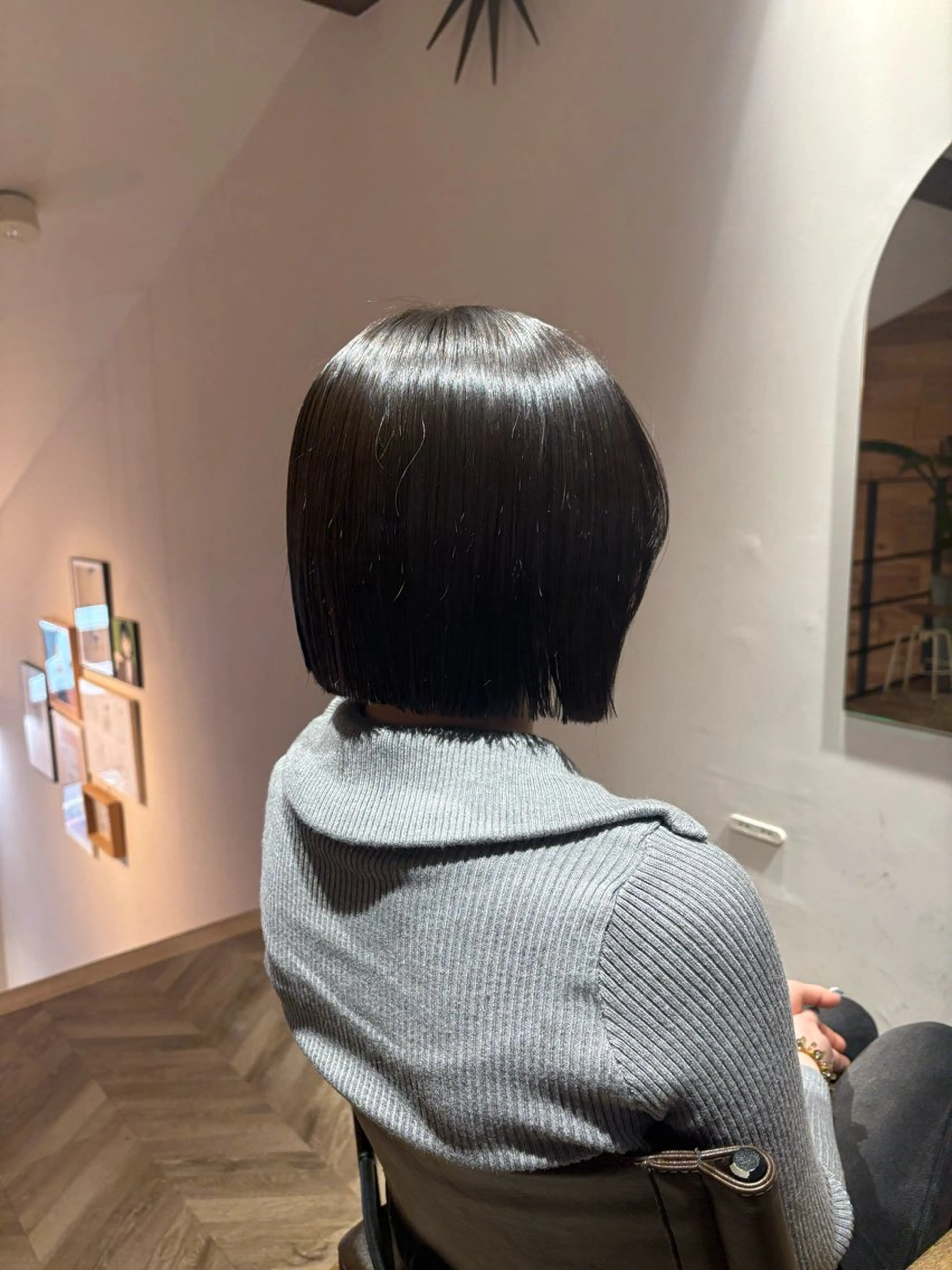 ミディアム 切りっぱなしボブ ボブ カット トリートメント Riri/韓国風/顔 周り/レイヤーカットのヘアスタイル