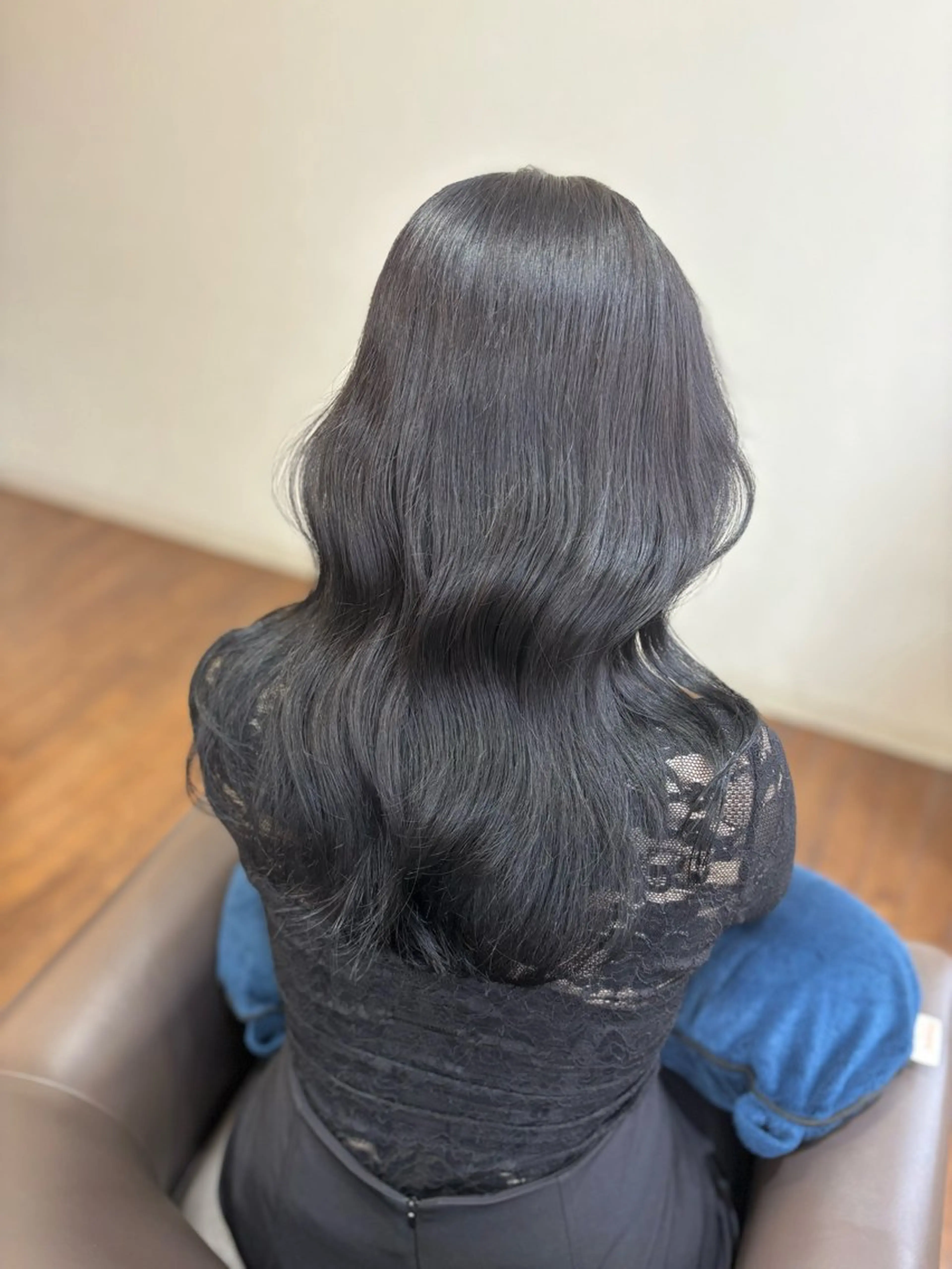 カラー グレージュ ラベンダーカラー ラベンダーグレージュ ラベンダーグレー 栗本 栞のヘアスタイル