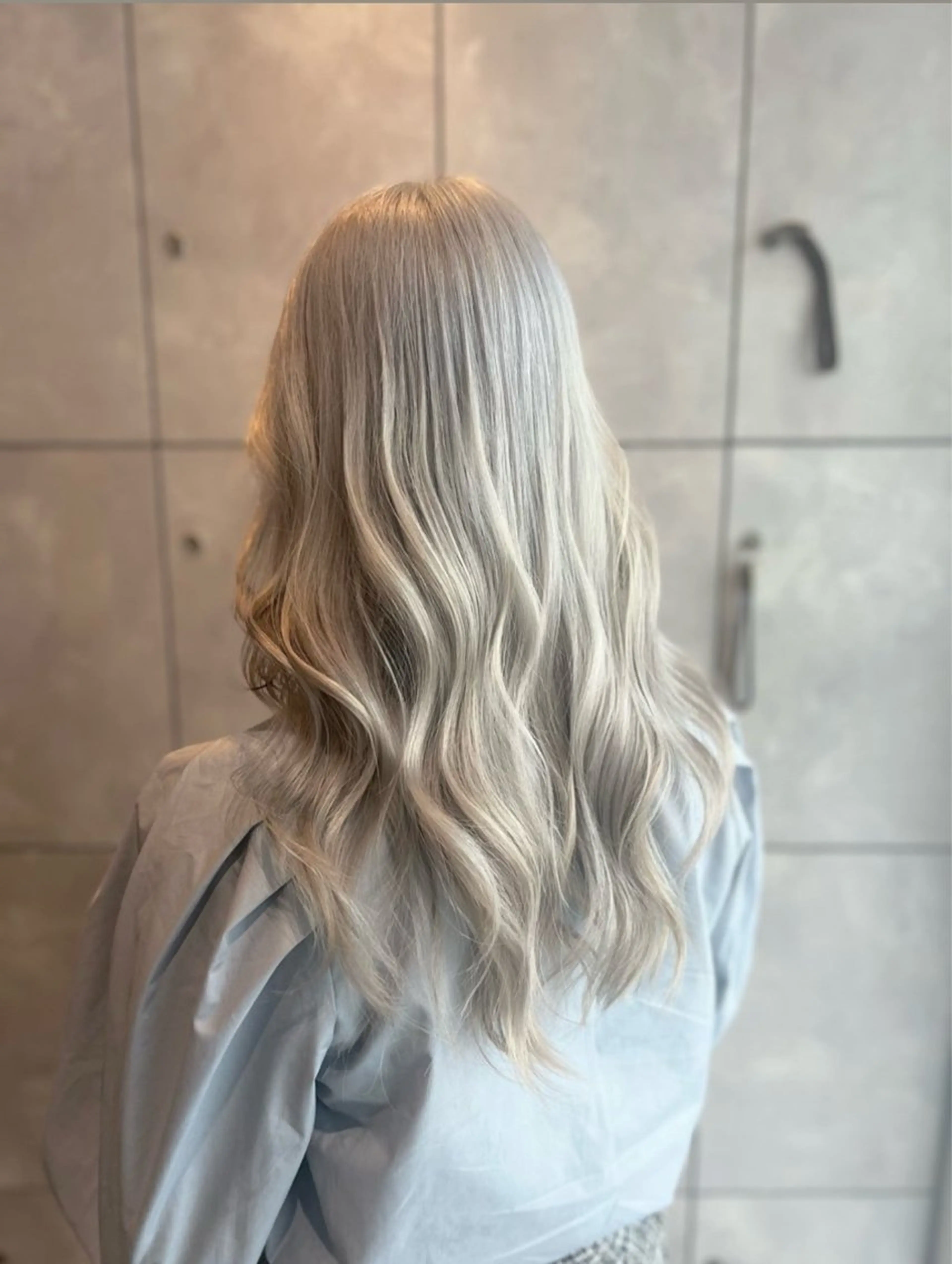 ロング カラー ヘアカラー トリートメント ヘアセット 🌈インナーカラー ‘ショウマ’🌈のヘアスタイル