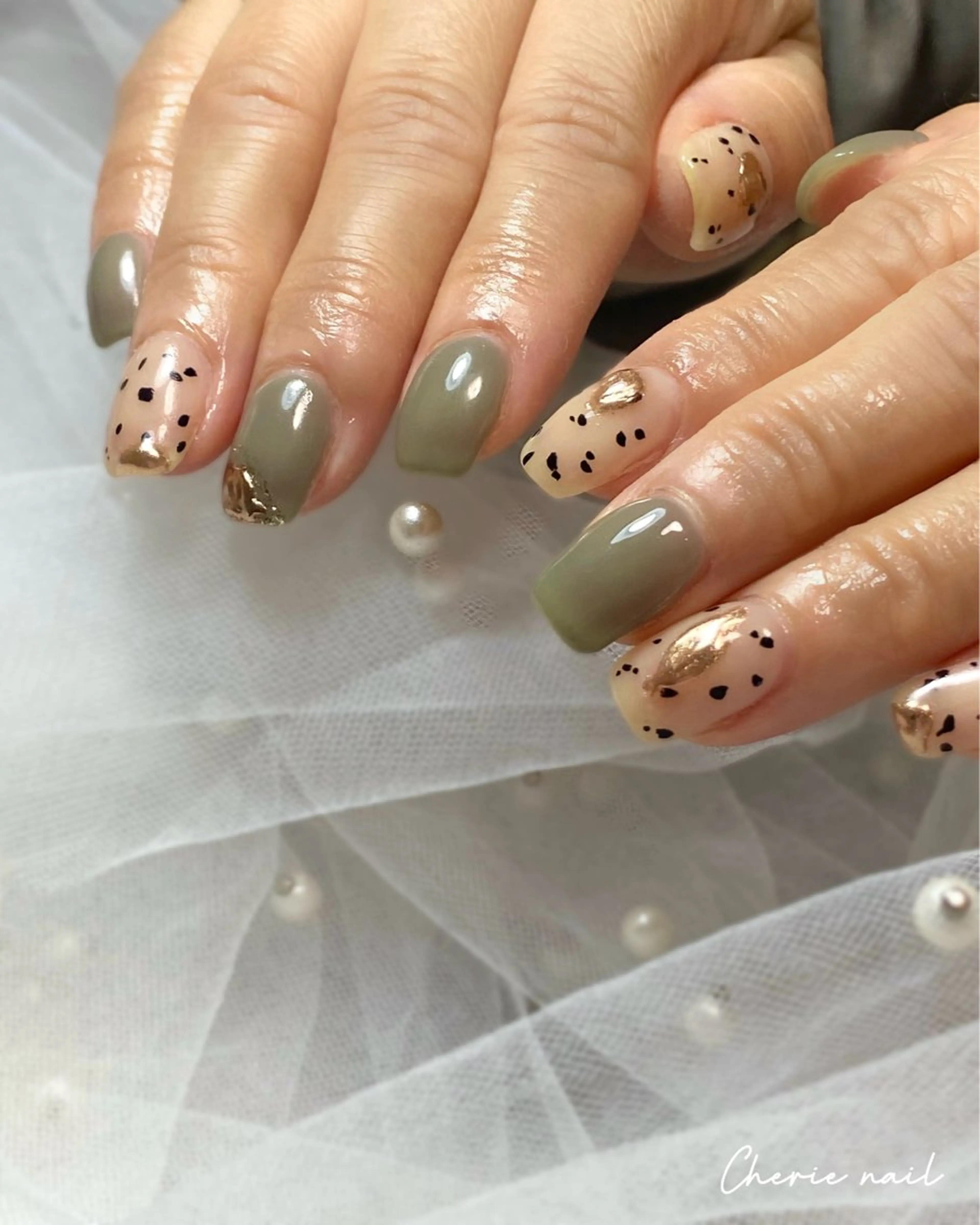 ネイル ジェルネイル グリーン ミラーネイル ニュアンスネイル Cherienail yunaのネイルデザイン