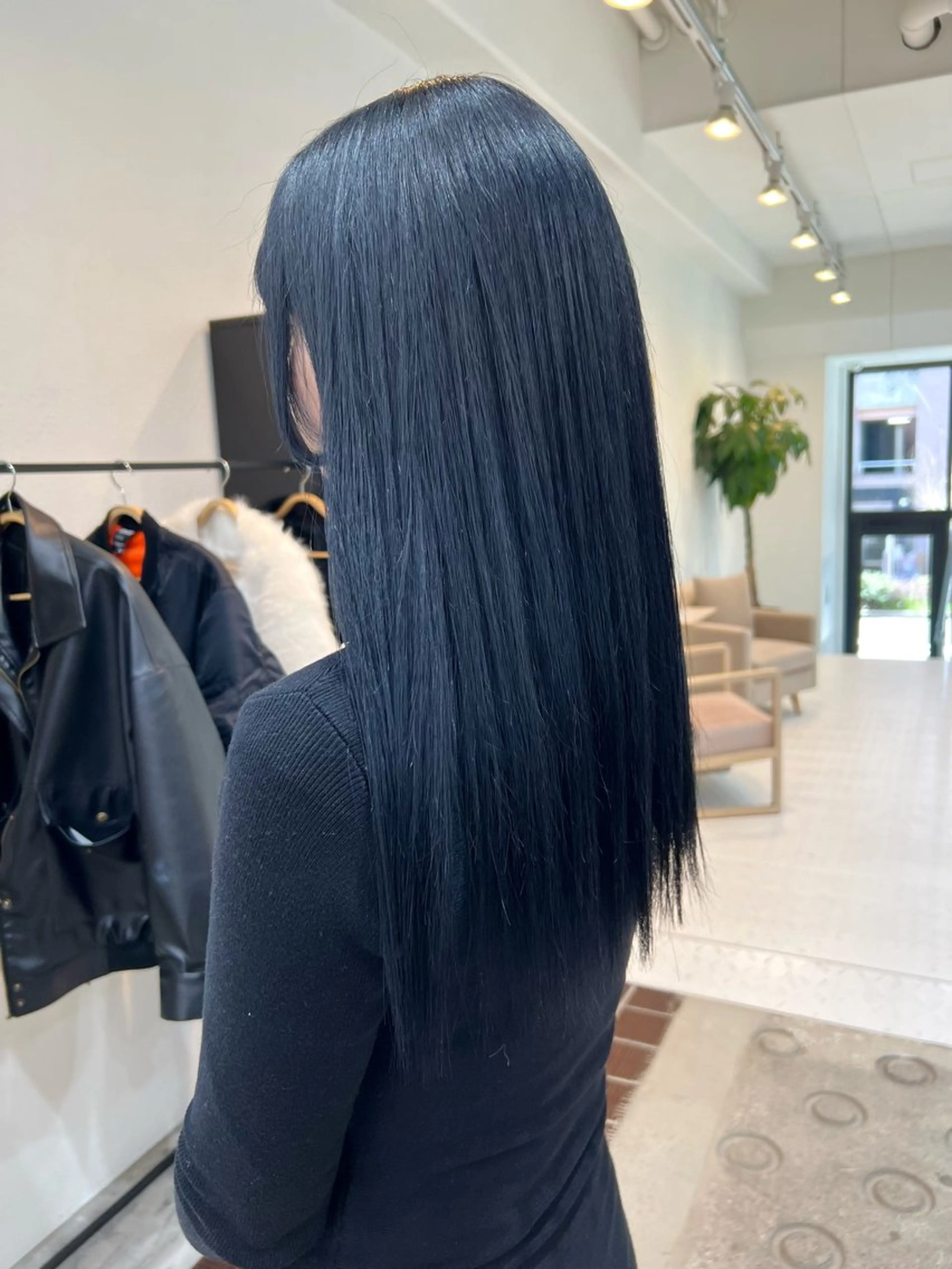ロング カラー 黒髪 ブリーチ ブルーカラー ブルーブラック トリートメント ブリーチカラー🦋‪ 田中さくらのヘアスタイル