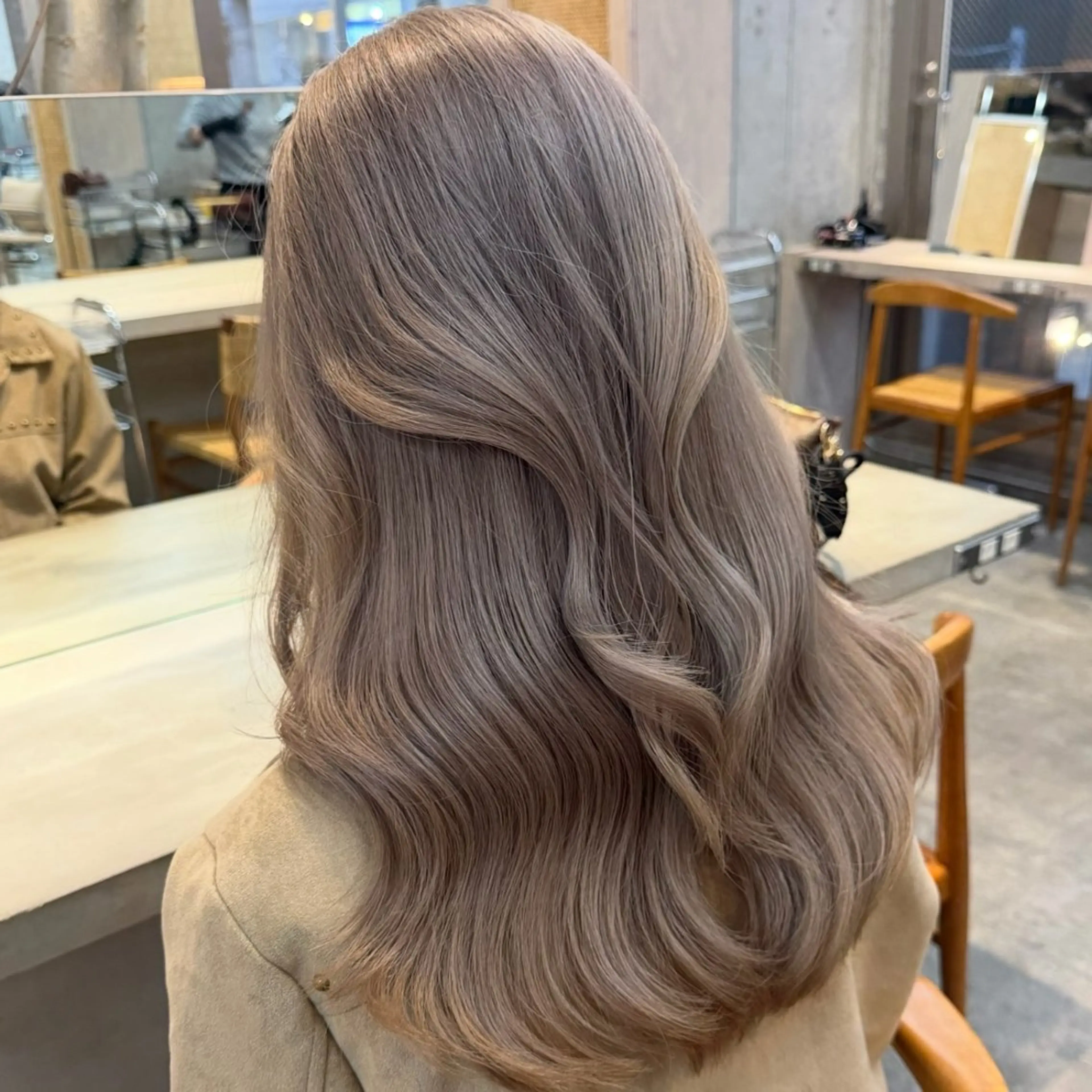 セミロング カラー ブリーチ グレージュ ミルクティーグレージュ ブリーチなしカラー ヘアカラー ヘーゼルベージュ 🩰🤎miharuのヘアスタイル